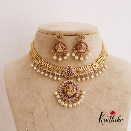 Stunning Jalebi Pattern Jadau / Kemp Lakshmi Choker NC2627