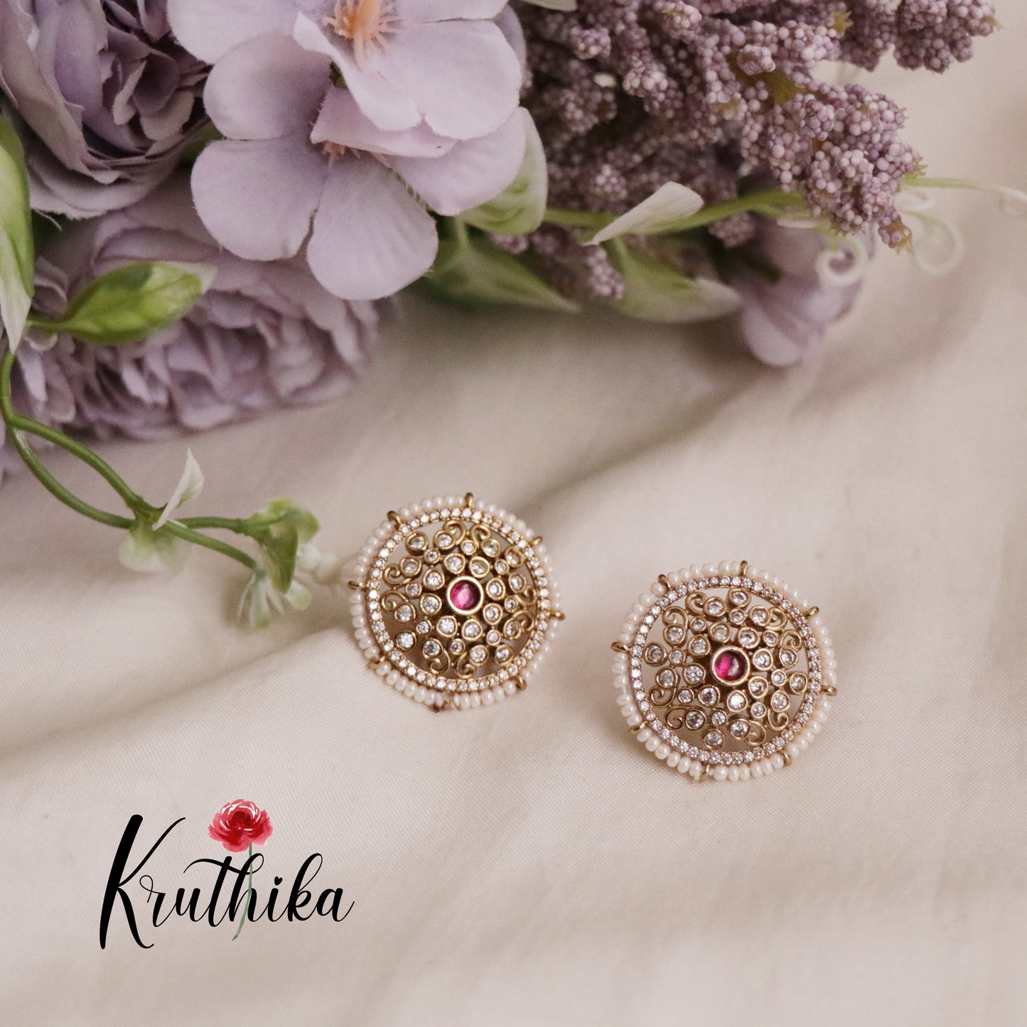 Pretty Antique Round Studs with Pearl Border Ear Studs E637