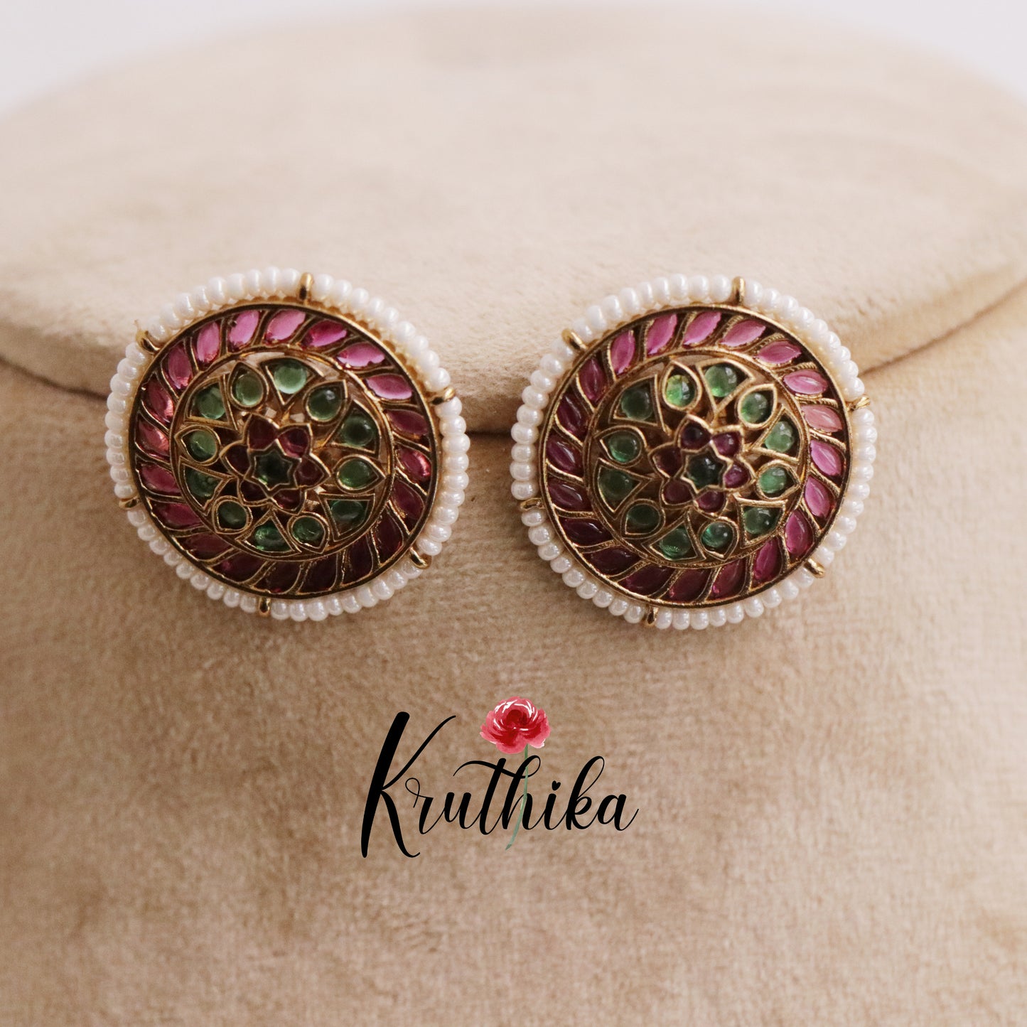 Elegant  Kemp Pearl Border Ear studs E648 (Available in 2 Colours)