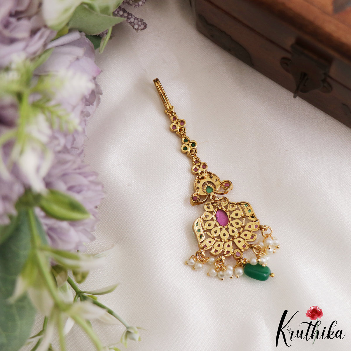 Pretty Floral Maang Kemp Tikka MT412