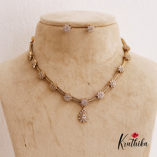 Simple Trendy Floral Motifs Necklace NC2629
