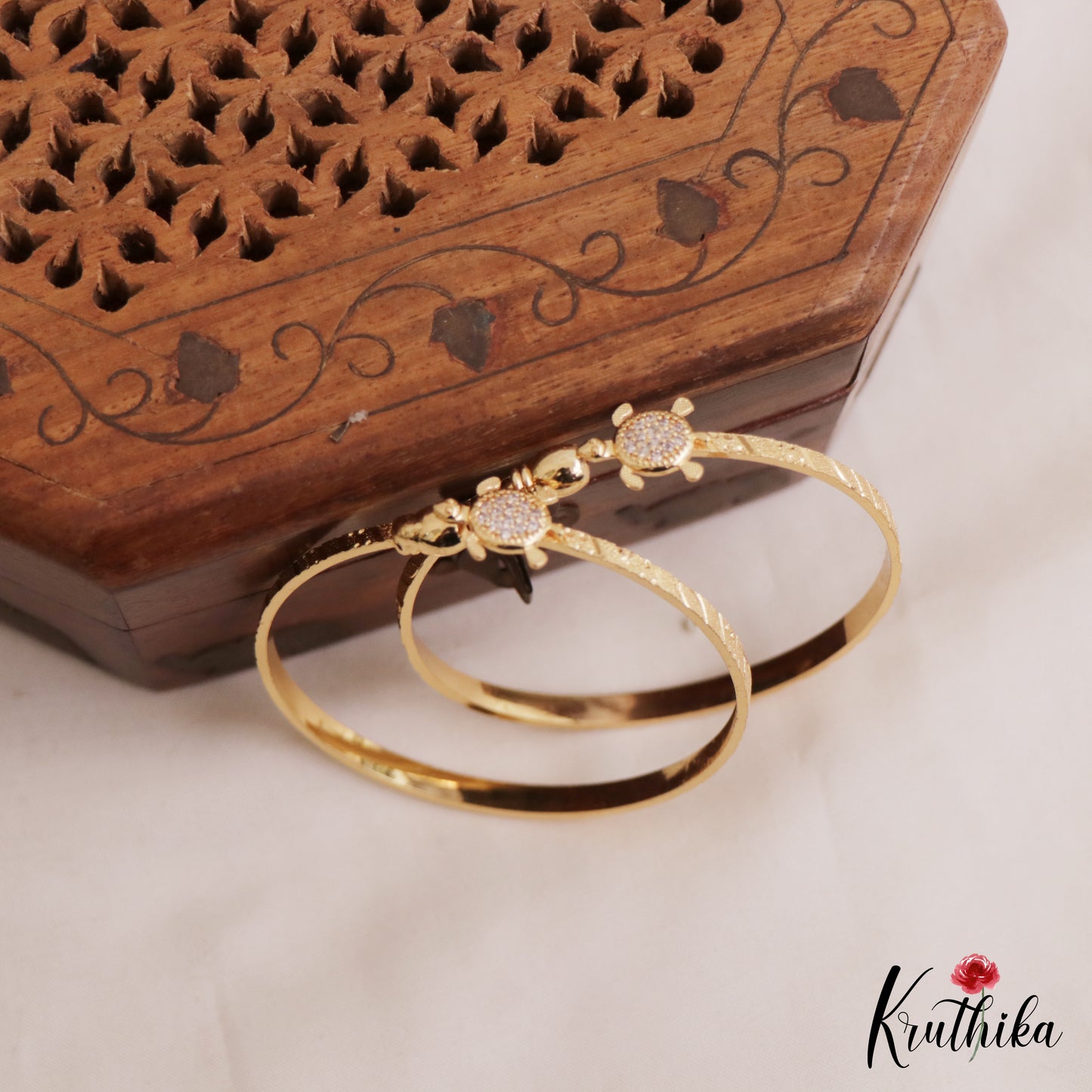 Elegant Gold-Tone Tortoise Motifs Openable Kada B512 (Set Of 2)