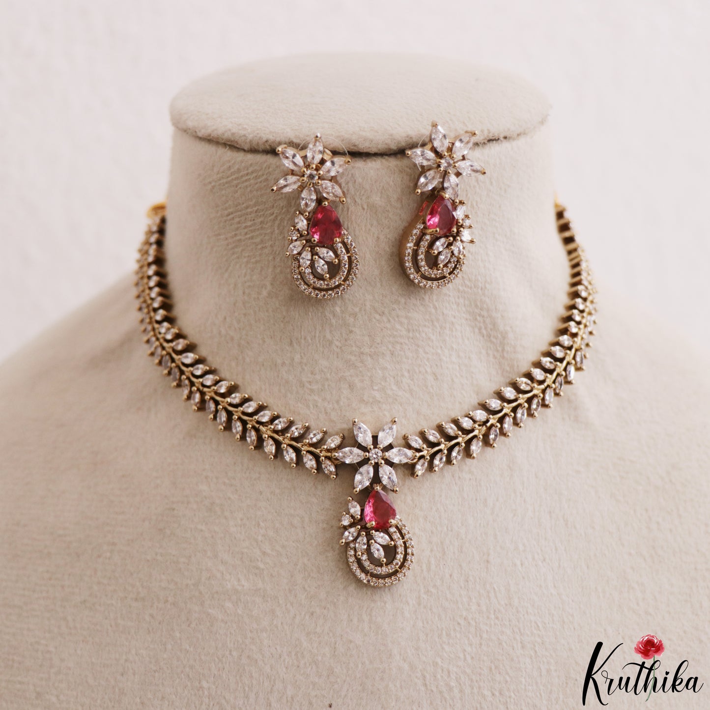 Elegant Floral Leaf Motifs CZ Victorian Choker NC3279 (Available In 2 Colors)