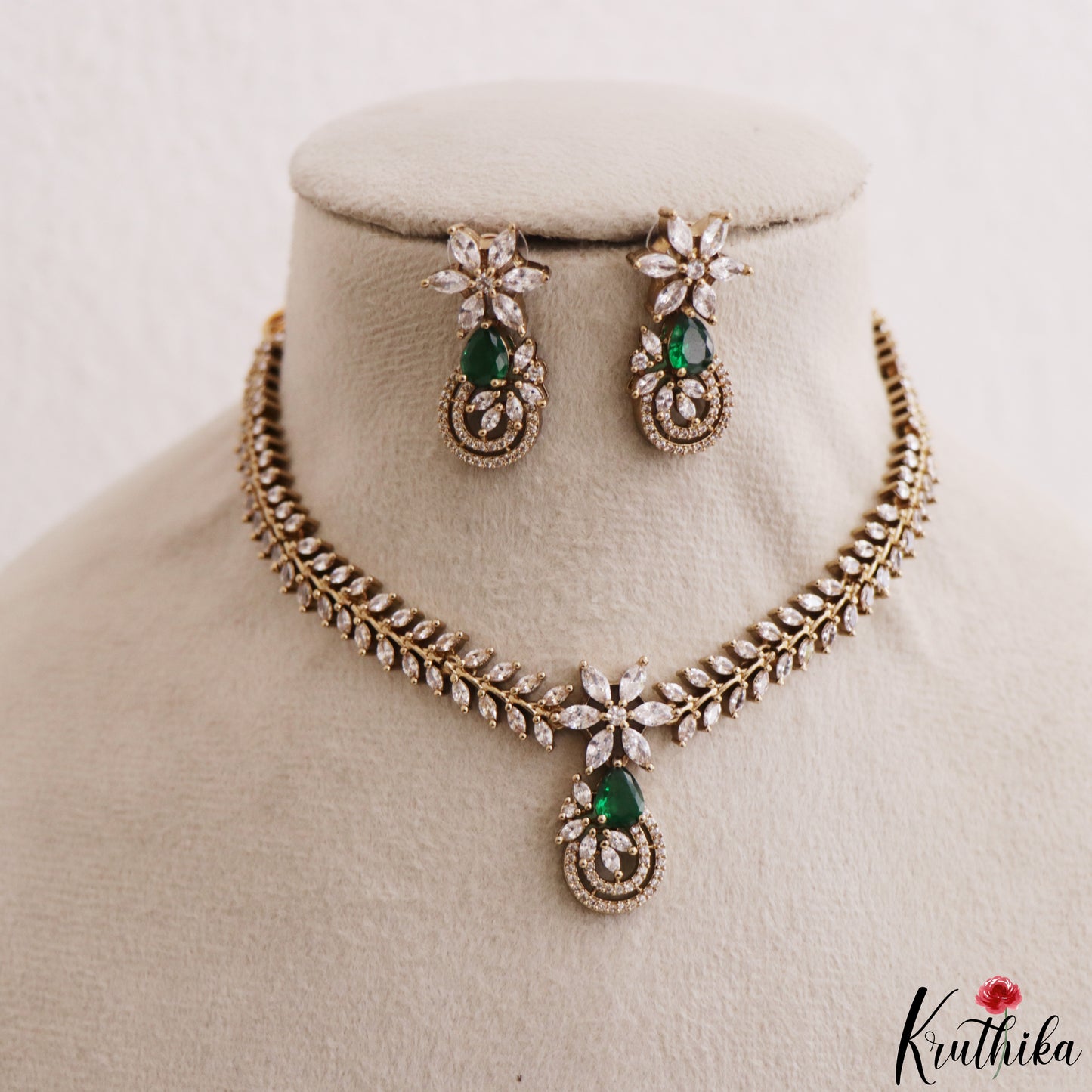 Elegant Floral Leaf Motifs CZ Victorian Choker NC3279 (Available In 2 Colors)