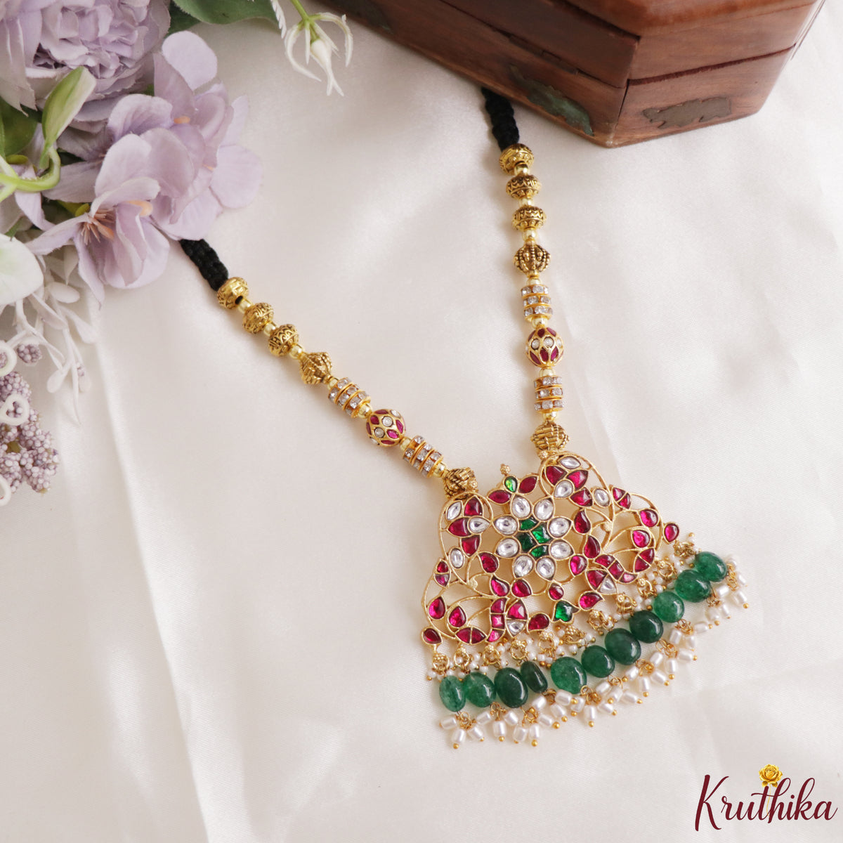 Elegant Jadau Pendant Black Bread Necklace NC3318
