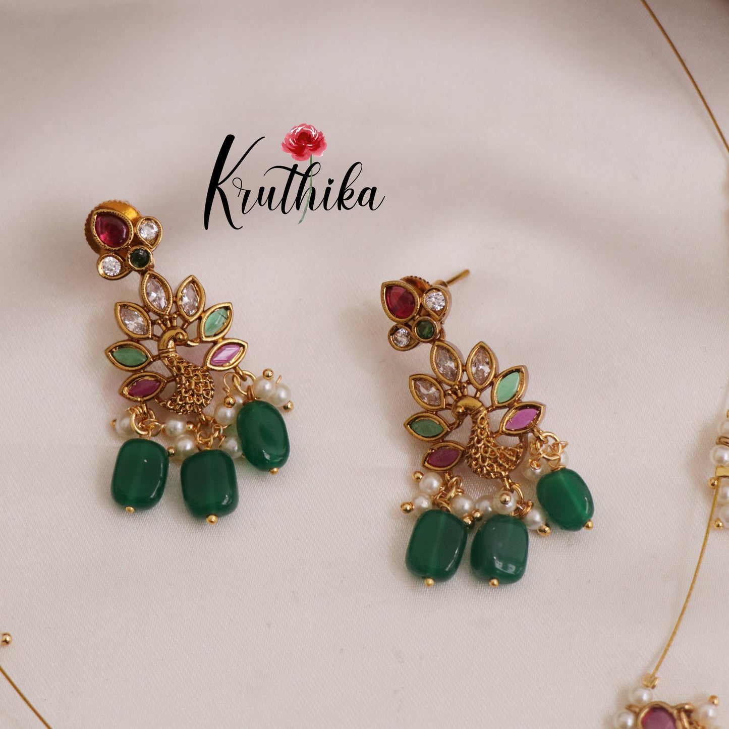 Beautiful Kemp Peacock Invisible Chain with Green Beads Drops NC2302