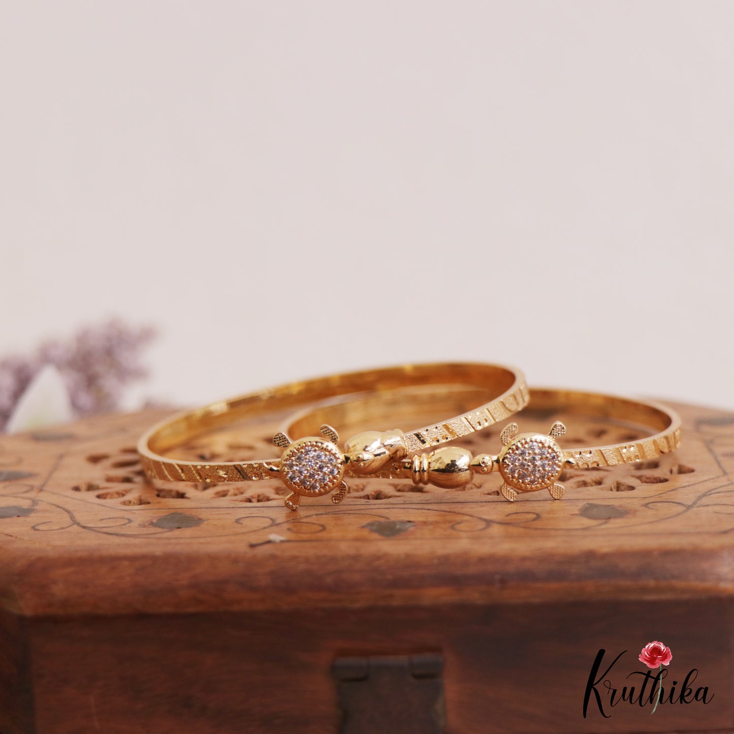 Elegant Gold-Tone Tortoise Motifs Openable Kada B512 (Set Of 2)