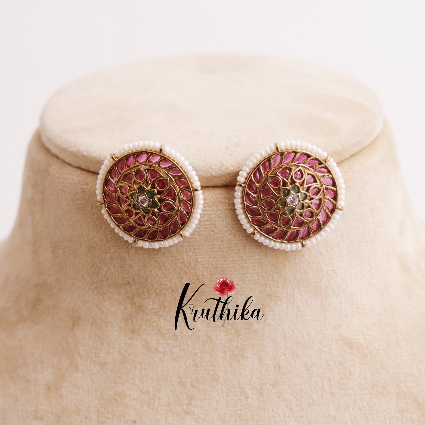 Beautiful Kemp Pearl Border Ear studs E649 (Available in 3 Colours)