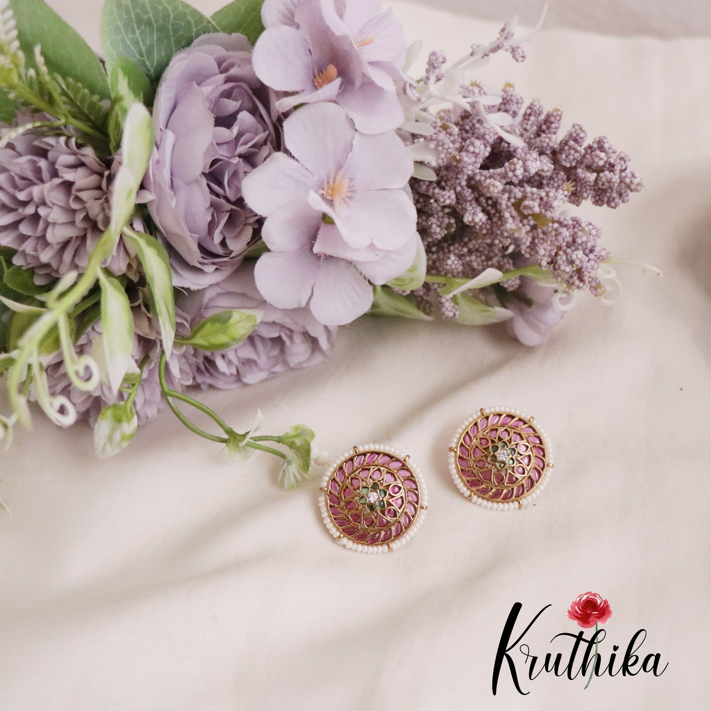 Beautiful Kemp Pearl Border Ear studs E649 (Available in 3 Colours)