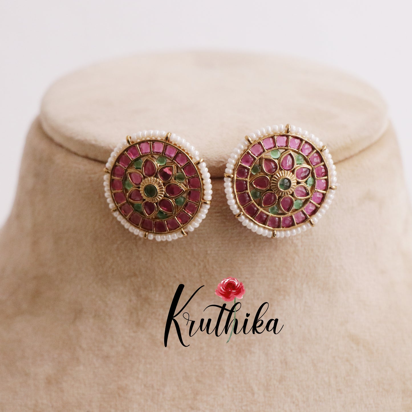 Beautiful Kemp Pearl Border Ear studs E649 (Available in 3 Colours)