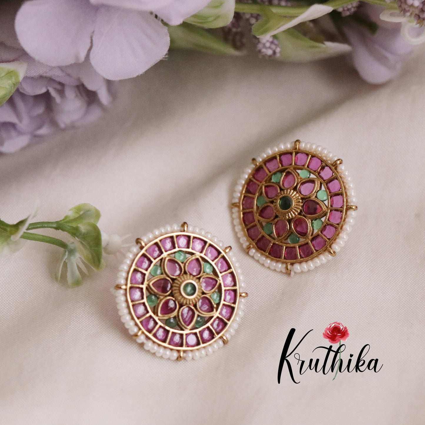 Beautiful Kemp Pearl Border Ear studs E649 (Available in 3 Colours)