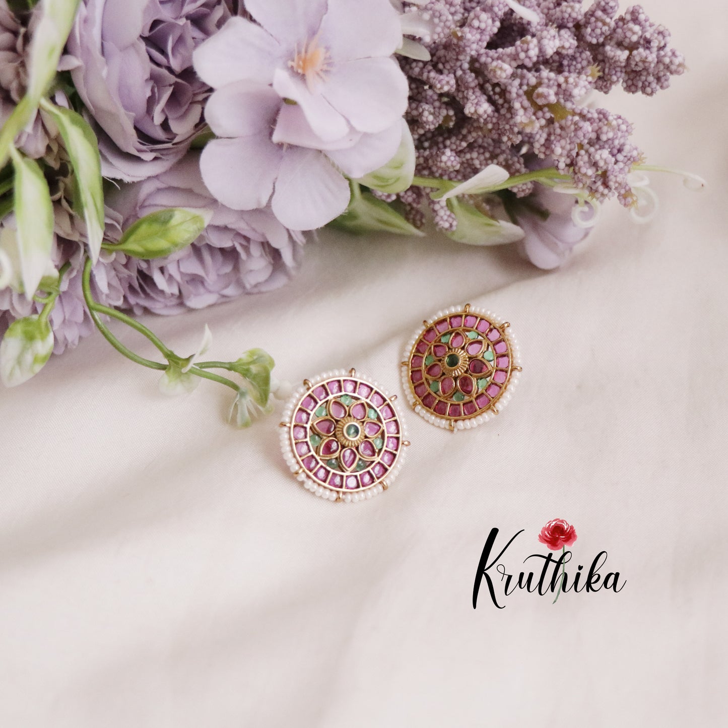Beautiful Kemp Pearl Border Ear studs E649 (Available in 3 Colours)