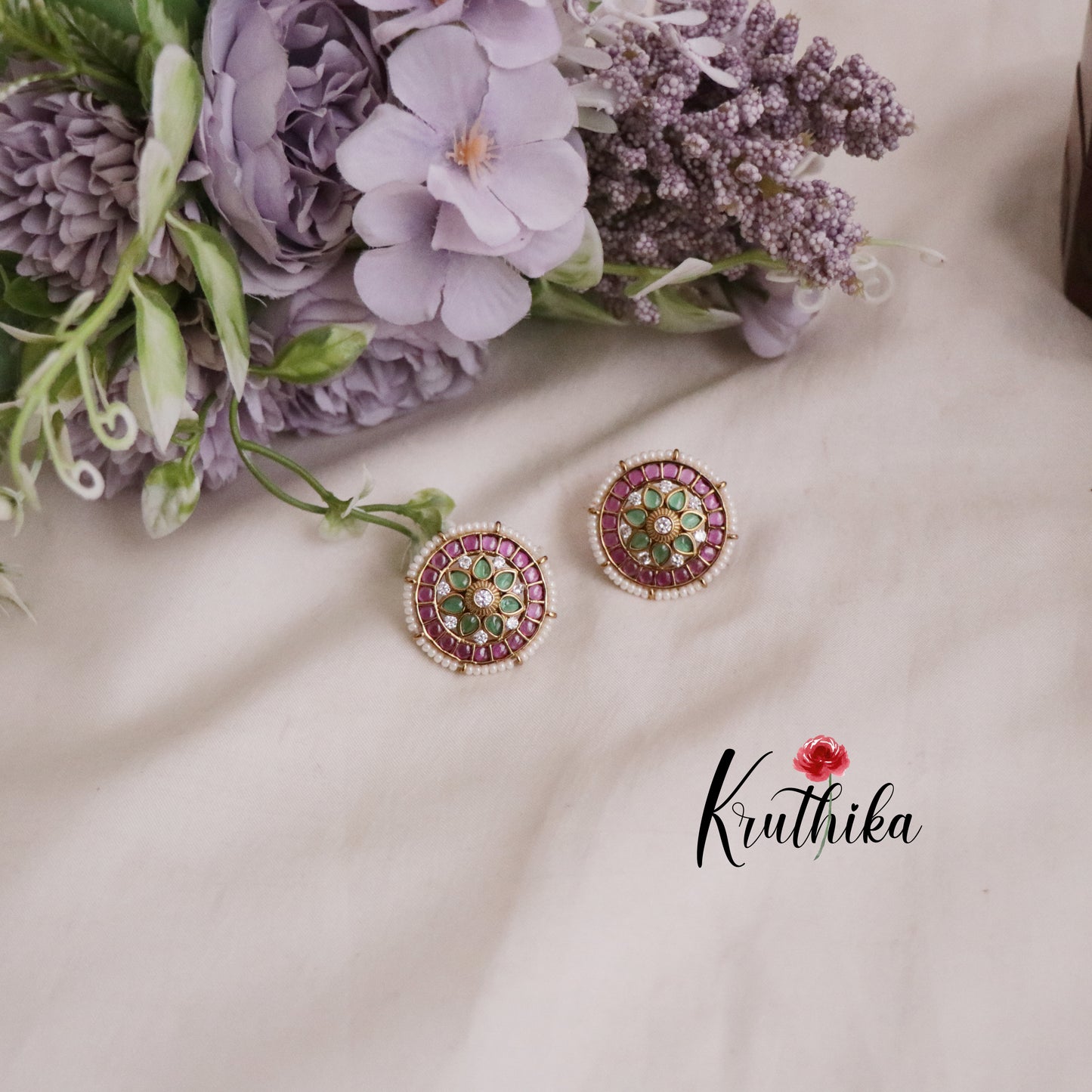 Beautiful Kemp Pearl Border Ear studs E649 (Available in 3 Colours)