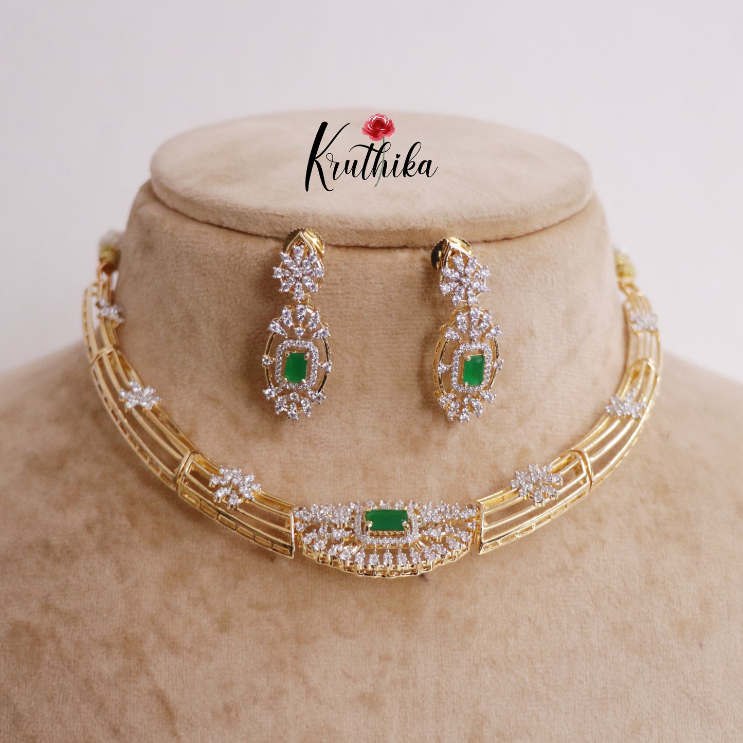 Simple CZ Sparkling Floral Victorian Hasli Necklace NC2253 (Available in 2 Colours)