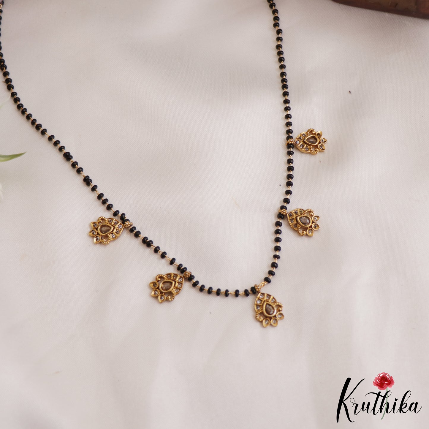 Elegant Leaf Motifs Mangalsutra NC2643