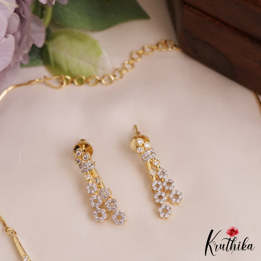 Pretty Floral Motifs Diamond-Finish Gold-Tone AD Necklace NC2776