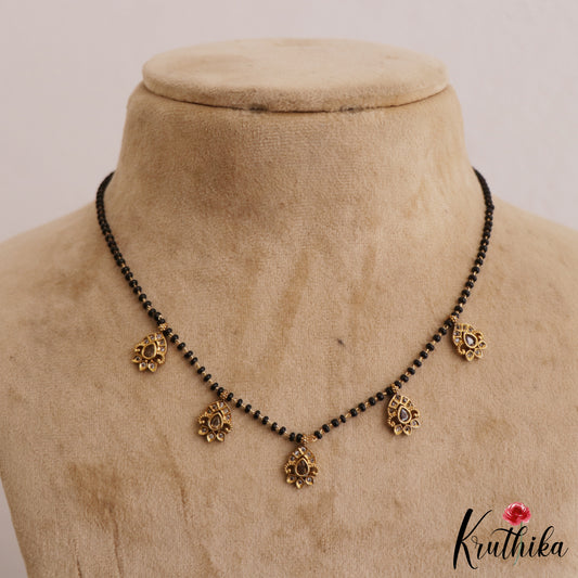 Elegant Leaf Motifs Mangalsutra NC2643