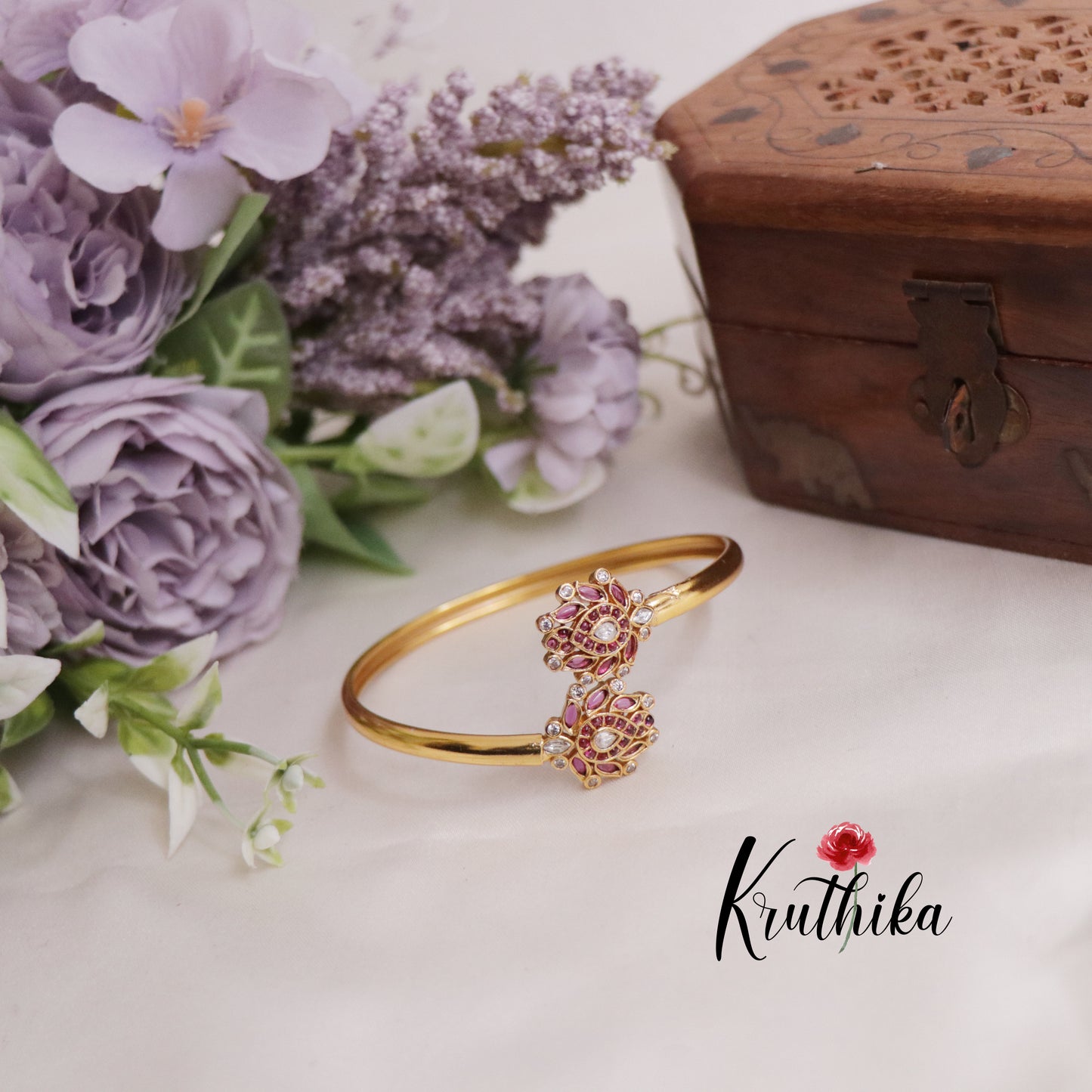 Beautiful Lotus Openable Kada B300