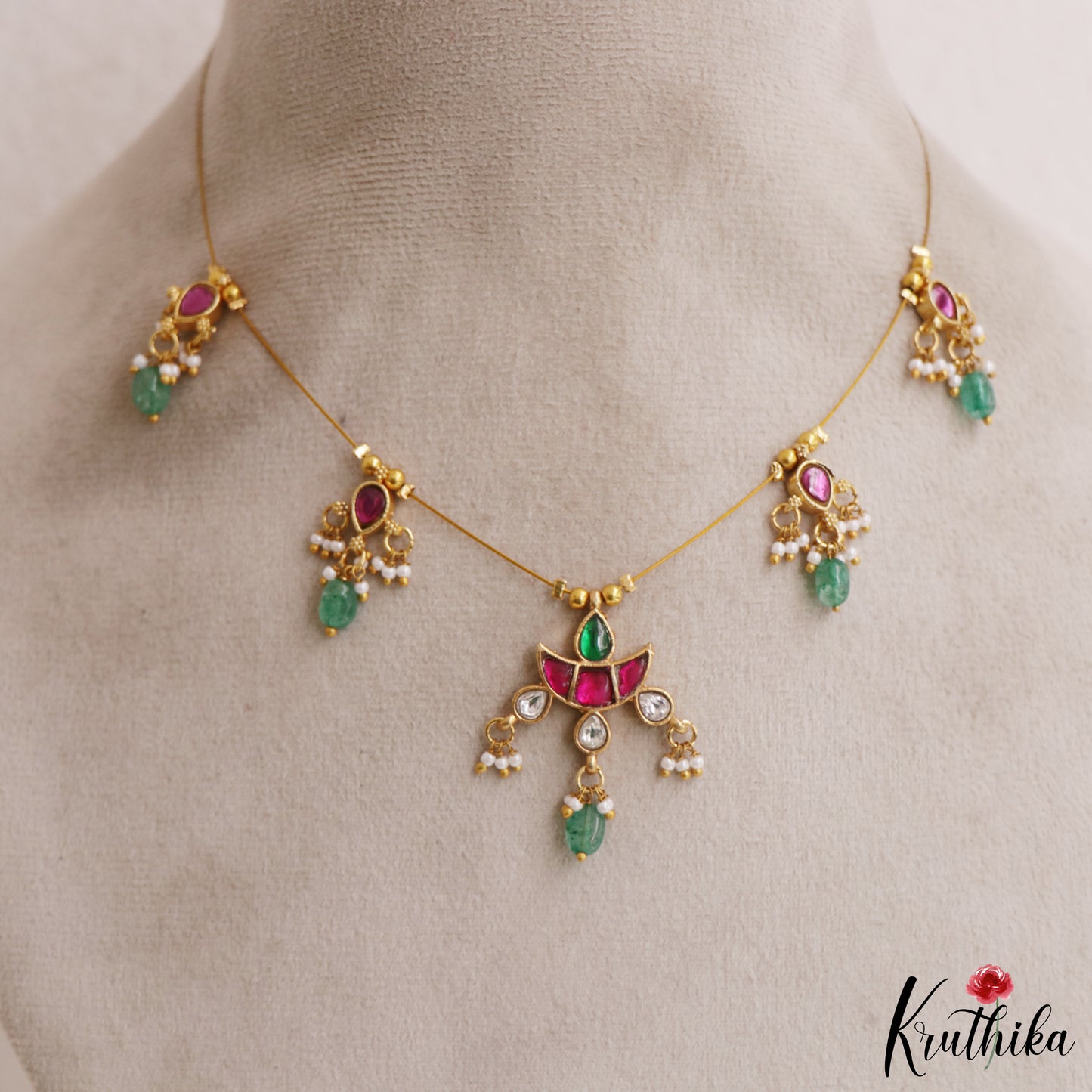 Simple Teardrop Motifs Jadau Invisible Chain With Green Bead Drops NC2974
