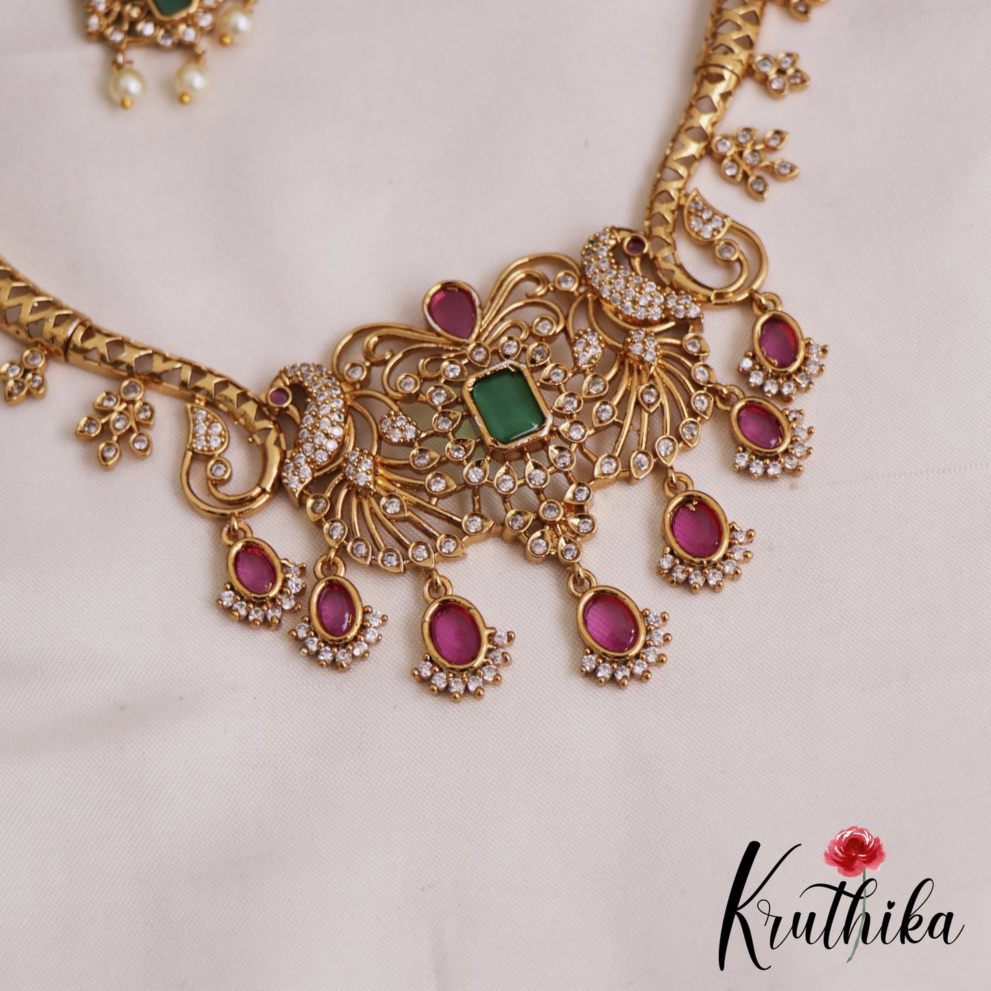 Trendy Peacock Motifs Gold-Tone Choker NC2864