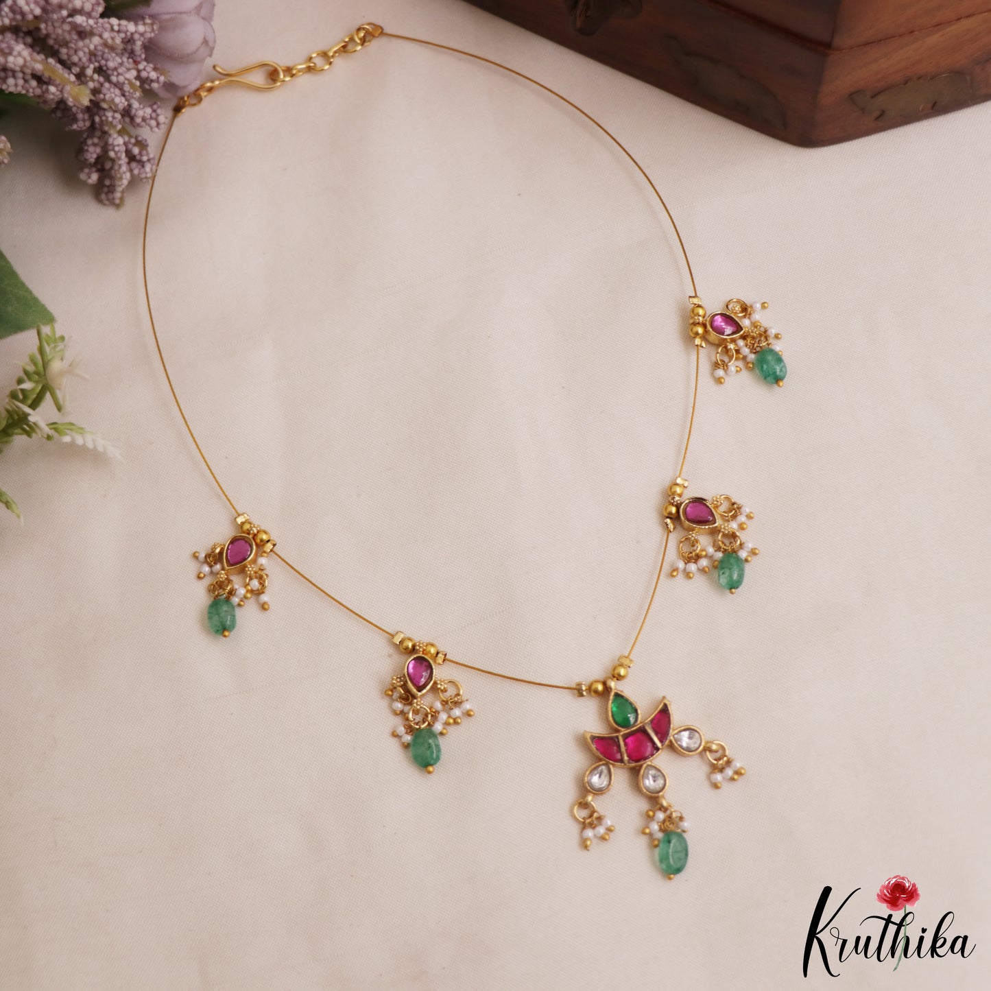 Simple Teardrop Motifs Jadau Invisible Chain With Green Bead Drops NC2974