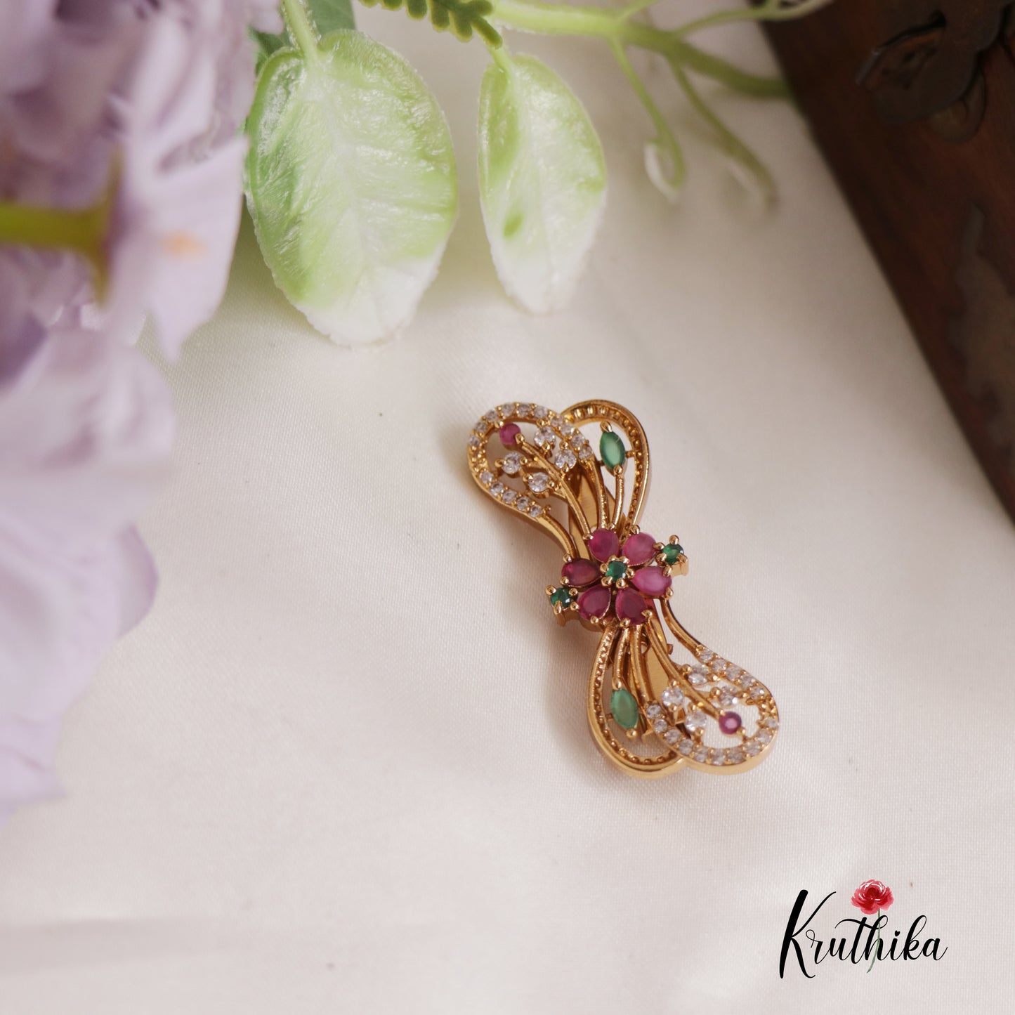 Classic Kemp Sparkling Floral Saree Pin SP13