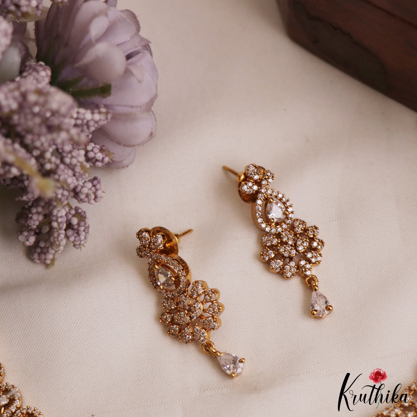 Elegant Teardrop AD Victorian Necklace NC2967 (Available In 4 Colors)