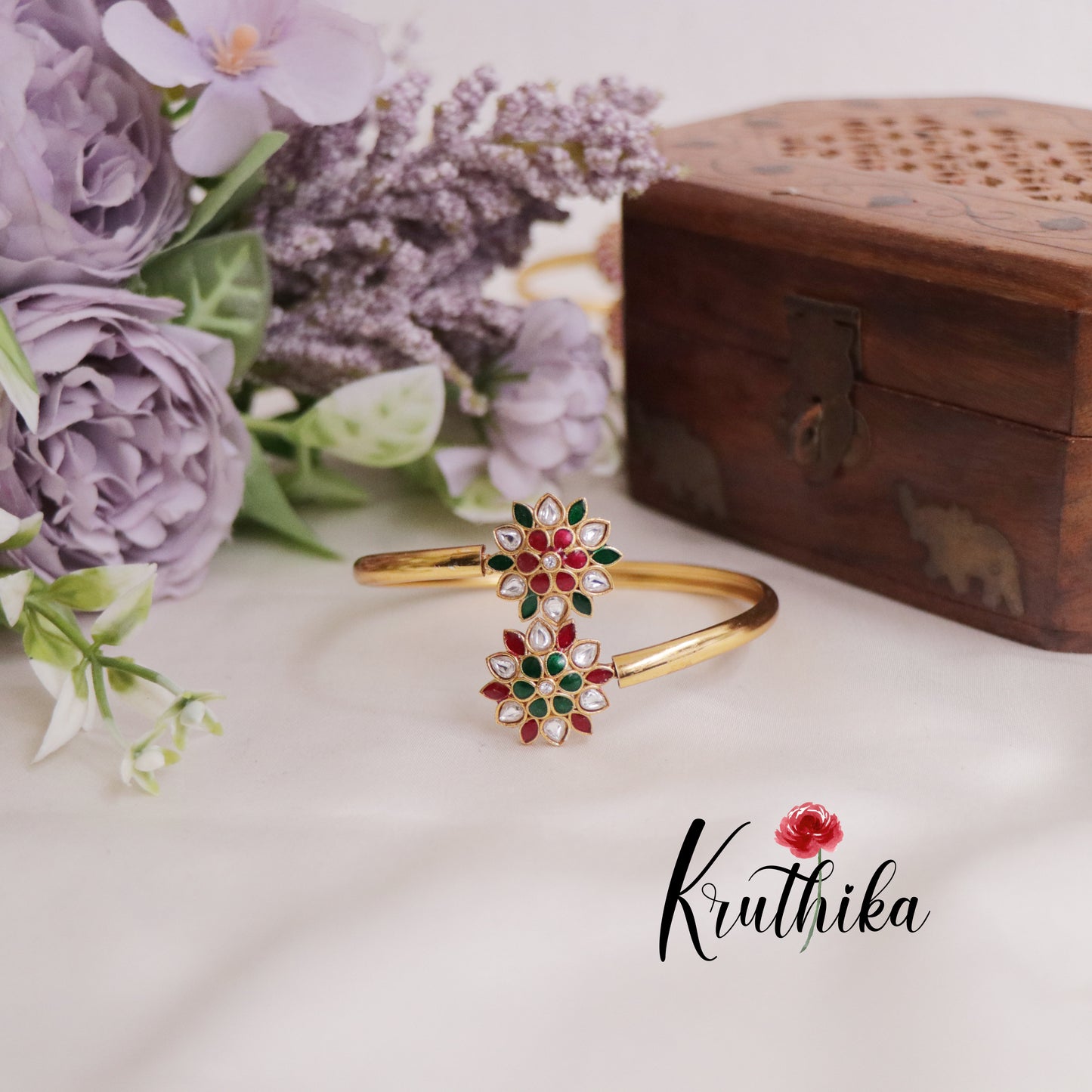 Trendy Floral Openable Kada B301