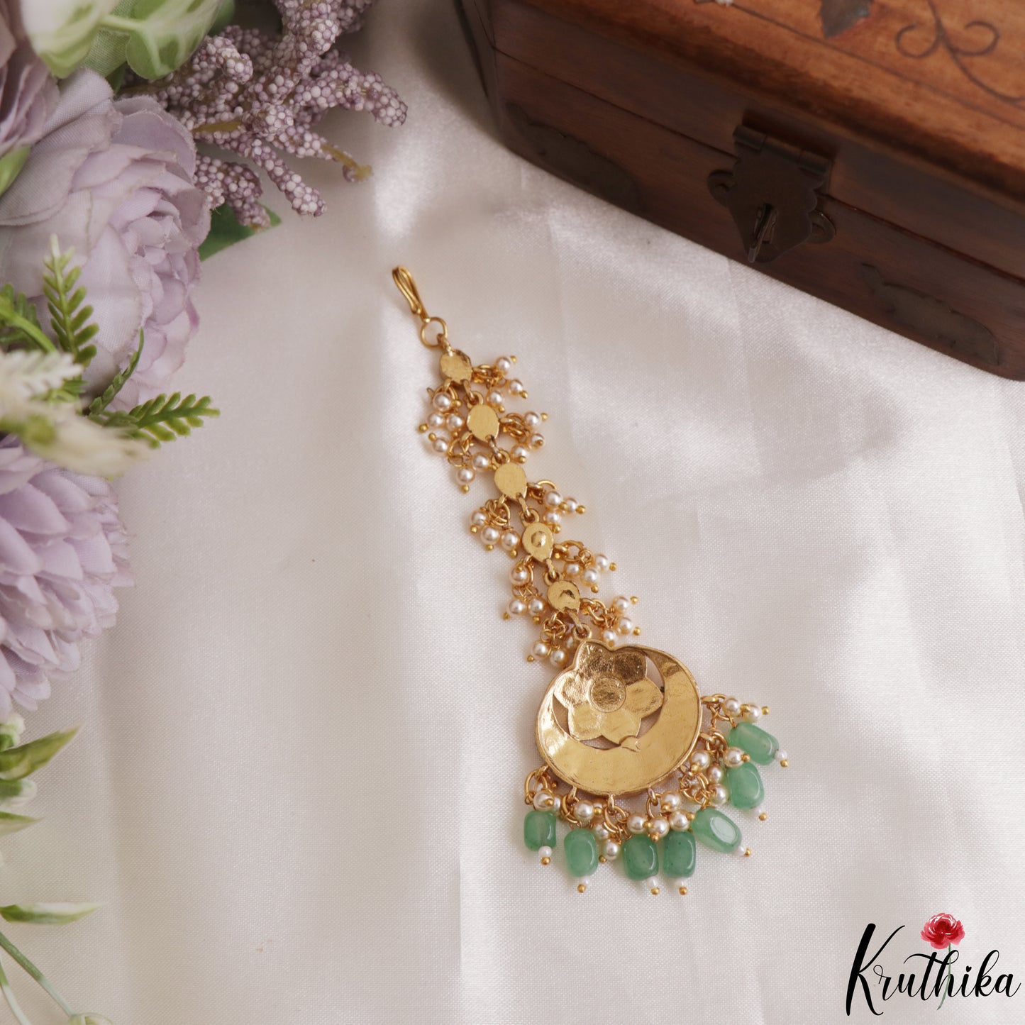Trendy Floral Motifs Kemp Maang Tikka With Green Bead Drops MT390