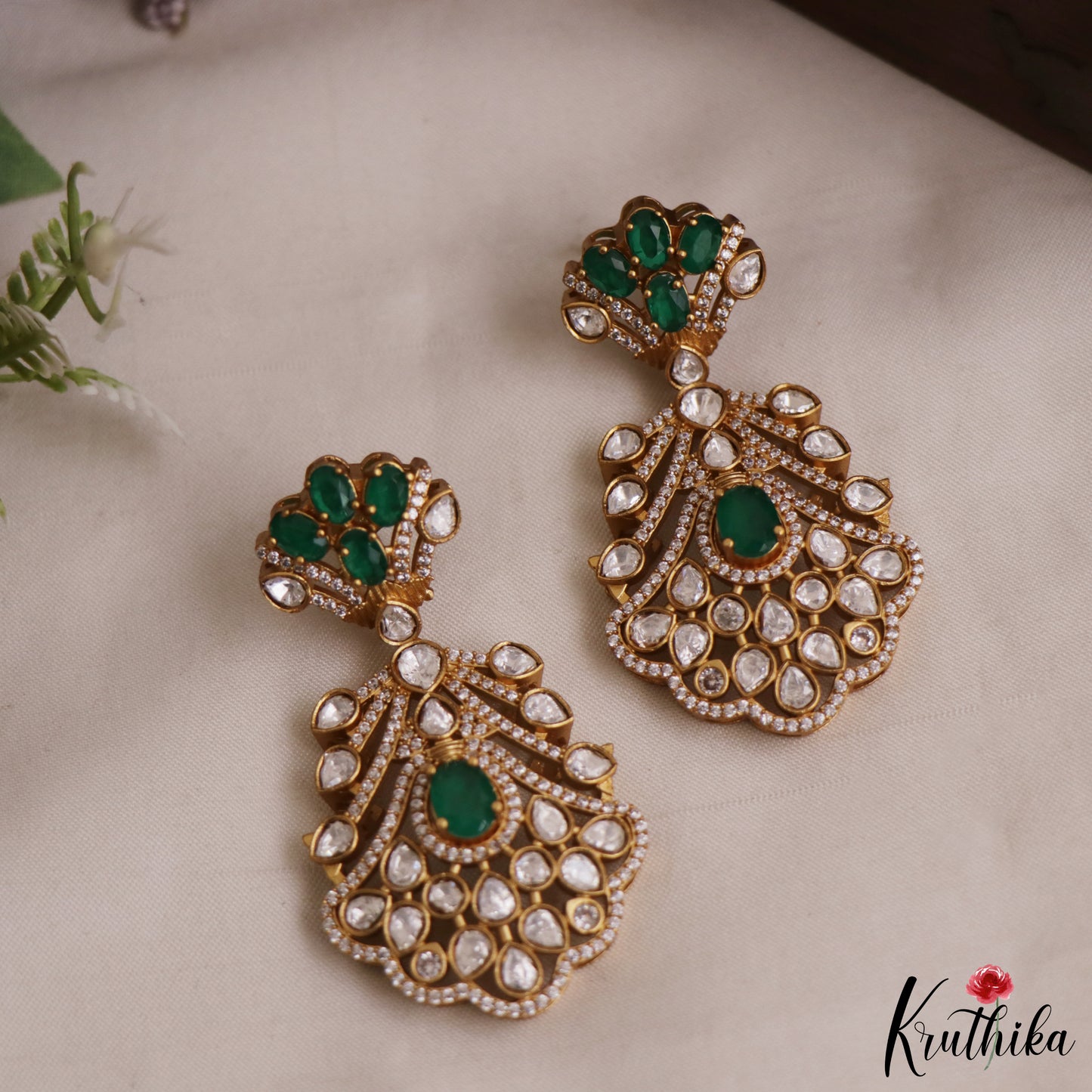 Sparkling Teardrop Motifs Polki Victorian Earrings E1145
