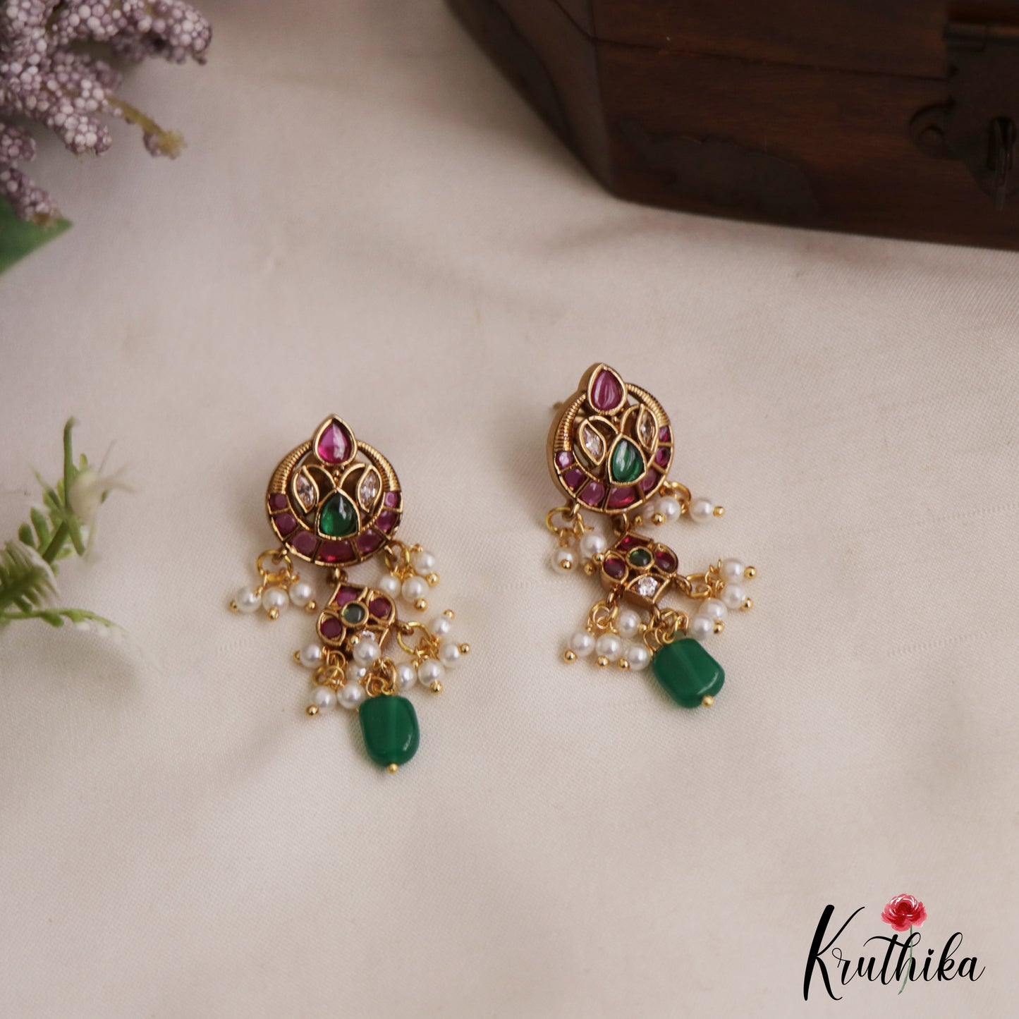 Pretty Teardrop Motifs Kemp Earrings With Pearl Bead Drops E1113