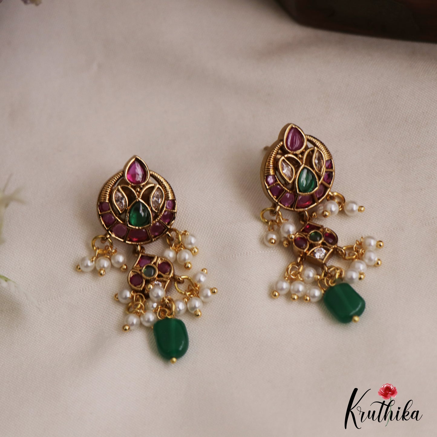 Pretty Teardrop Motifs Kemp Earrings With Pearl Bead Drops E1113