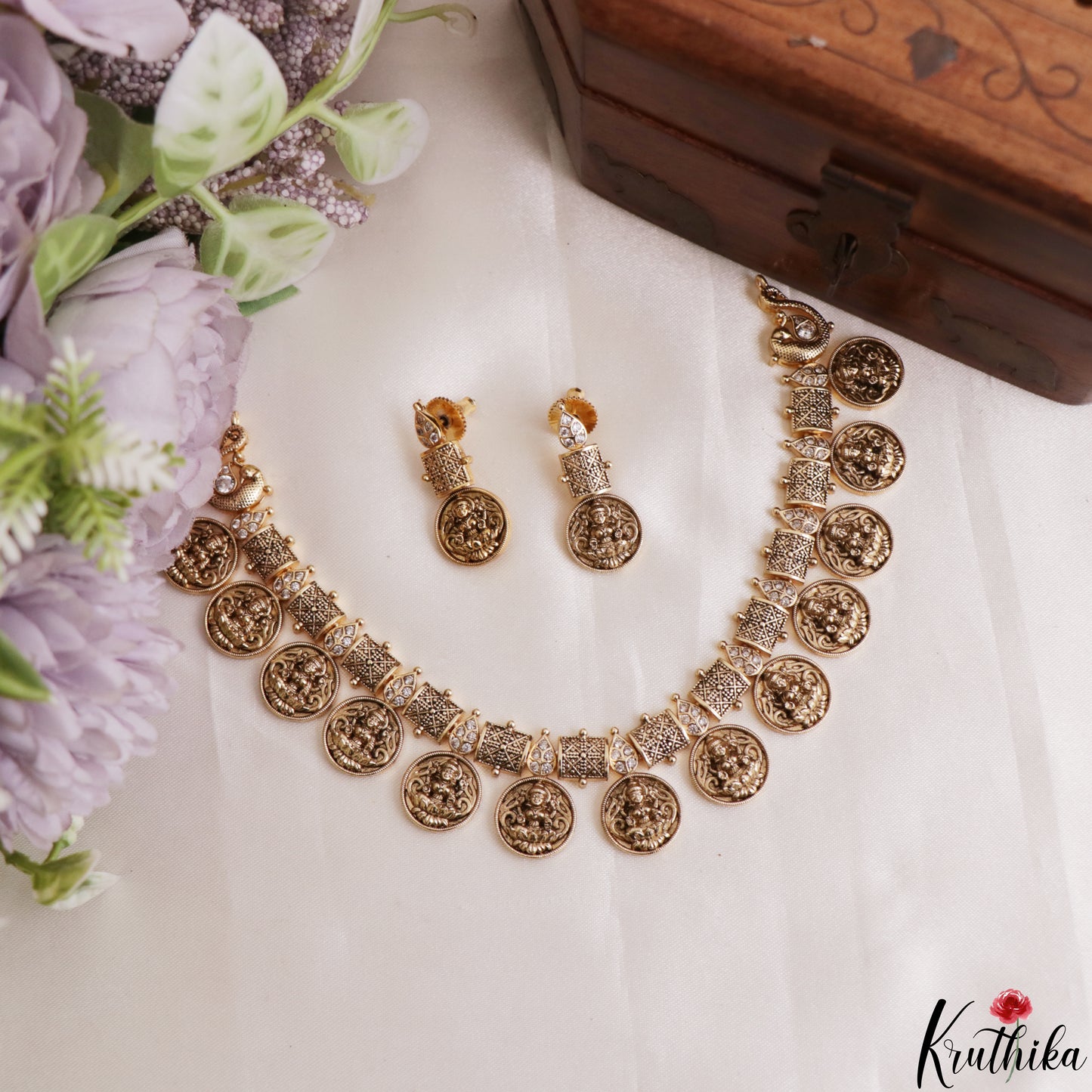 Elegant Antique Lakshmi Motifs Kasu Choker NC3202