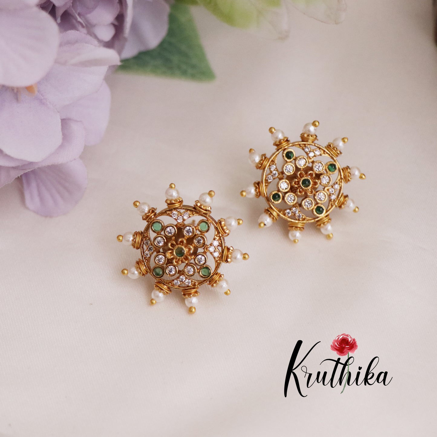 Simple Antique Floral Chakra Pearl Earstuds E690 (Available in 3 Colors)
