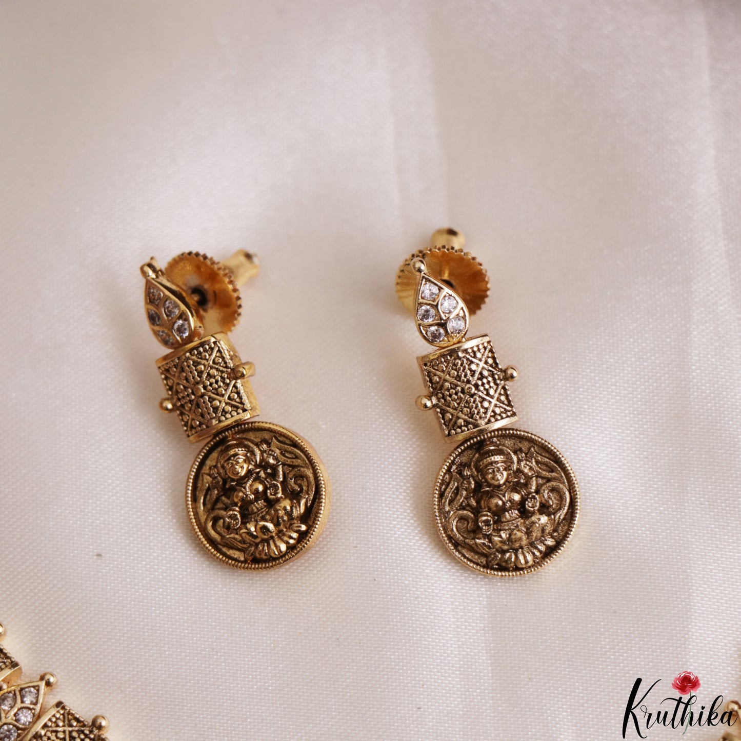 Elegant Antique Lakshmi Motifs Kasu Choker NC3202