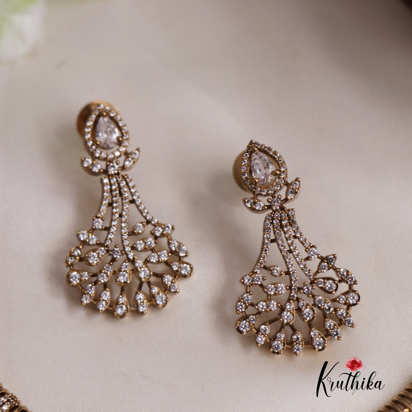 Stunning Victoria Sparkling Necklace NC2523