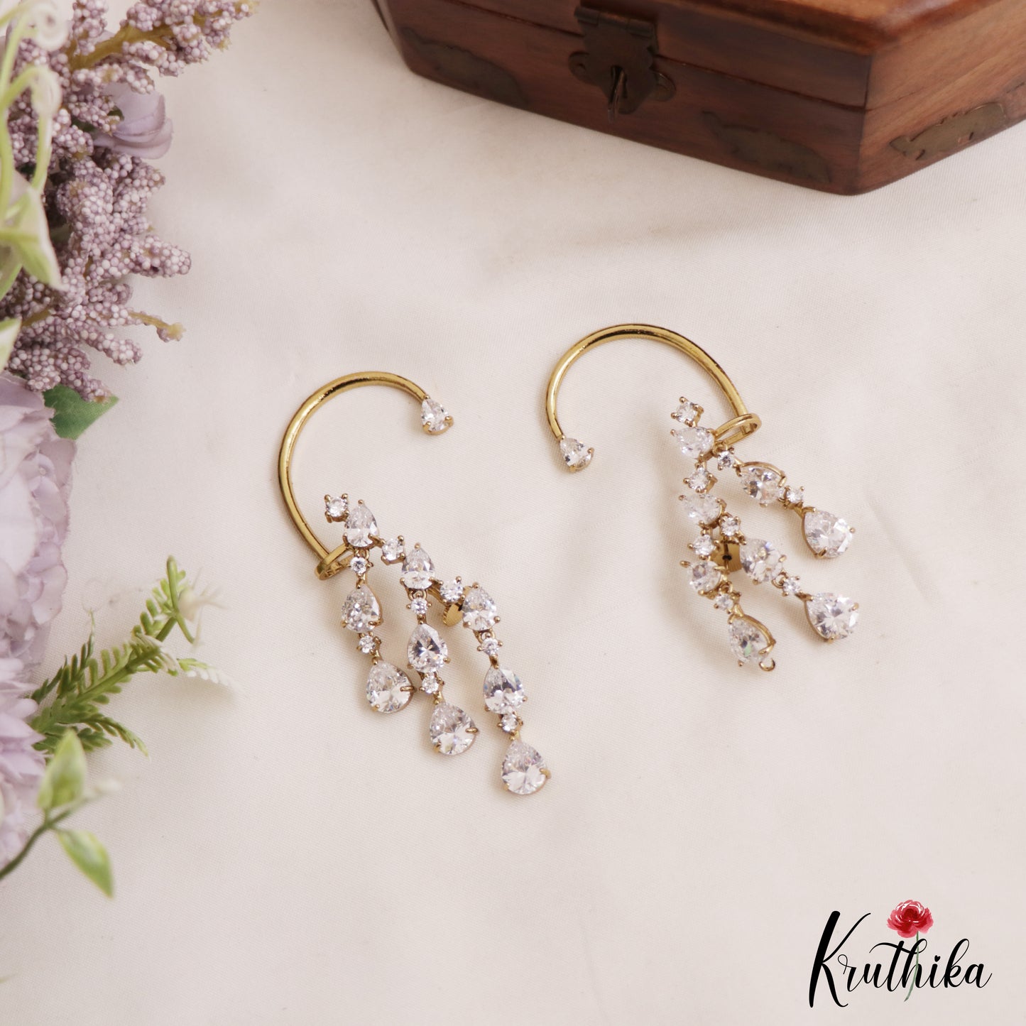 Trendy Teardrop Motifs CZ Sparkling Victorian Earcuff E1114 (Available In 2 Colors)