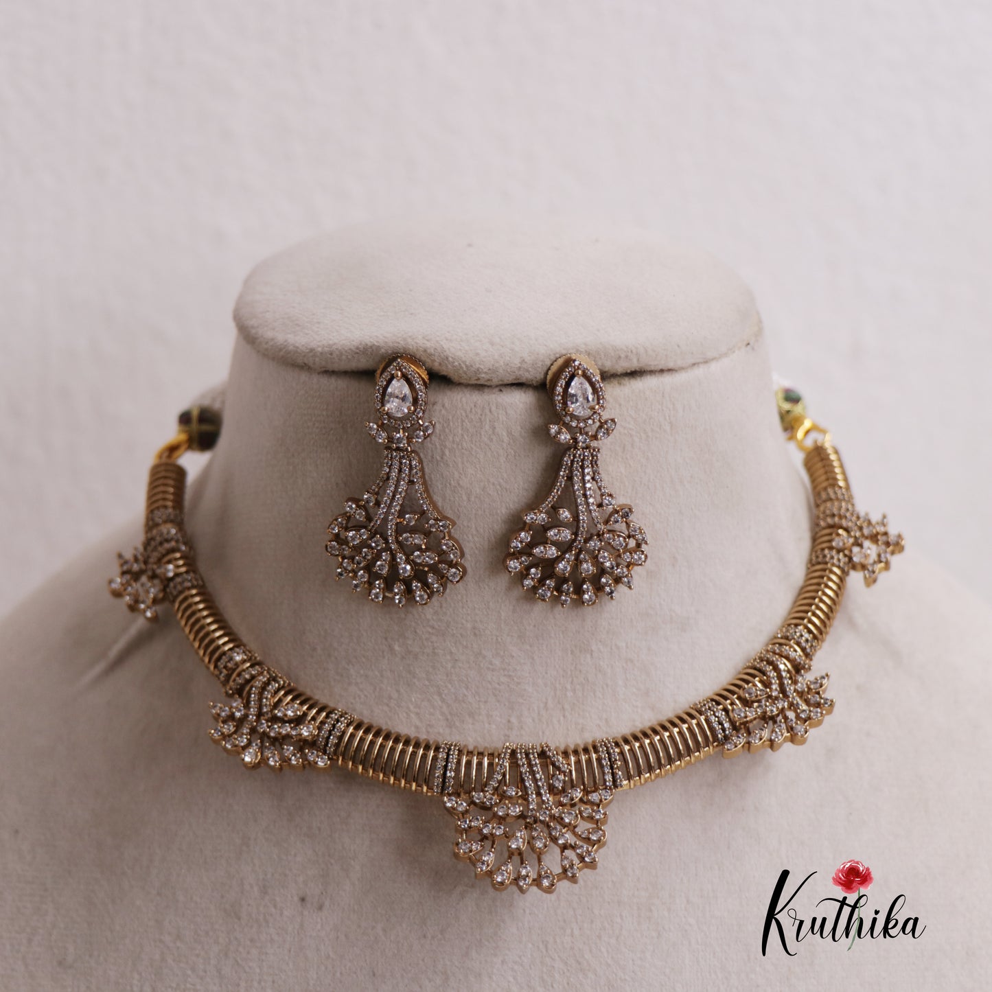 Stunning Victoria Sparkling Necklace NC2523