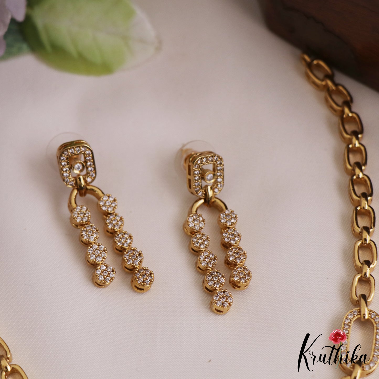 Trendy Floral Motifs Diamond-Finish Gold-Tone AD Necklace NC2775