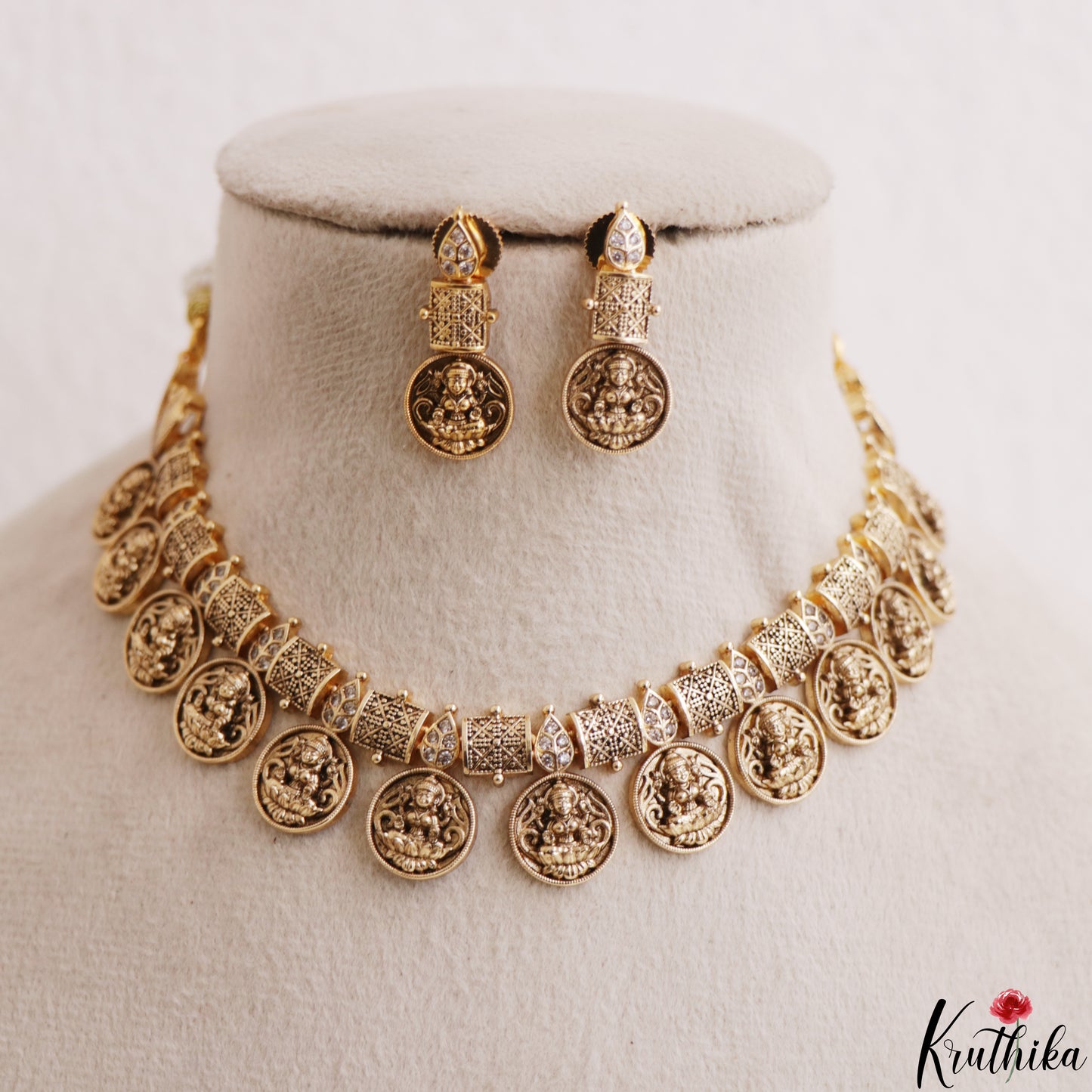 Elegant Antique Lakshmi Motifs Kasu Choker NC3202