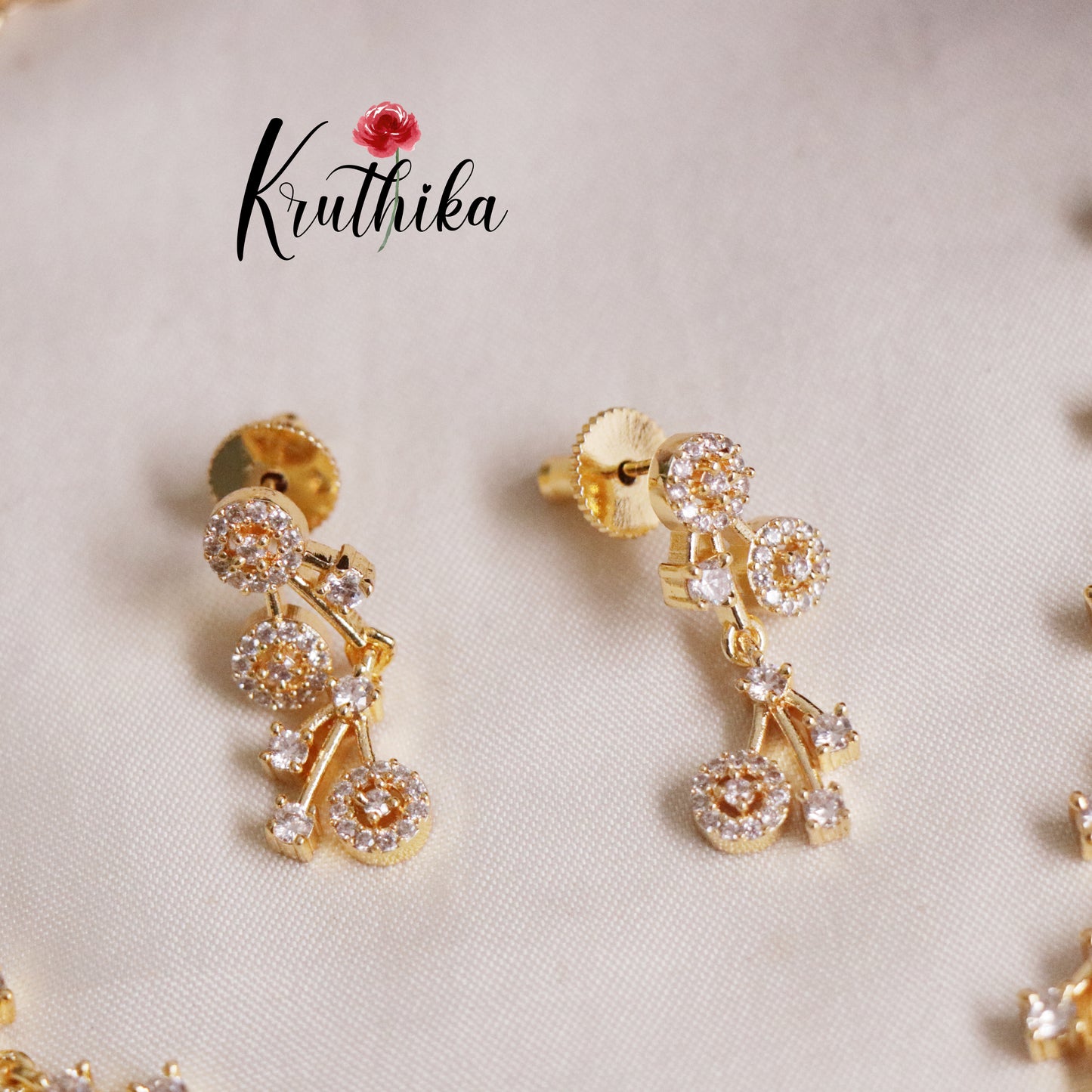 Beautiful CZ Sparking Floral Necklace NC2168 (Available in 2 Colours)