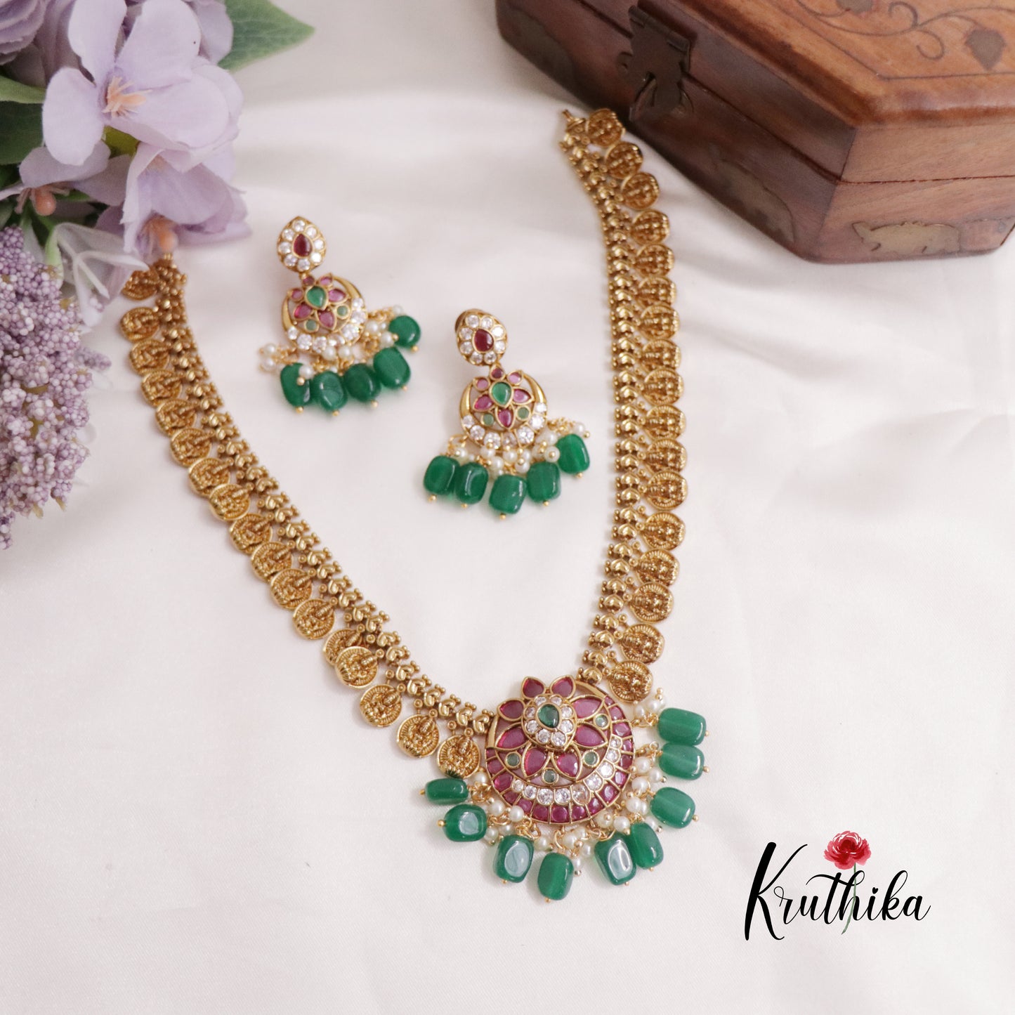 Beautiful Antique Kemp Floral and Kasu Mala Necklace with Green Beads NC2261