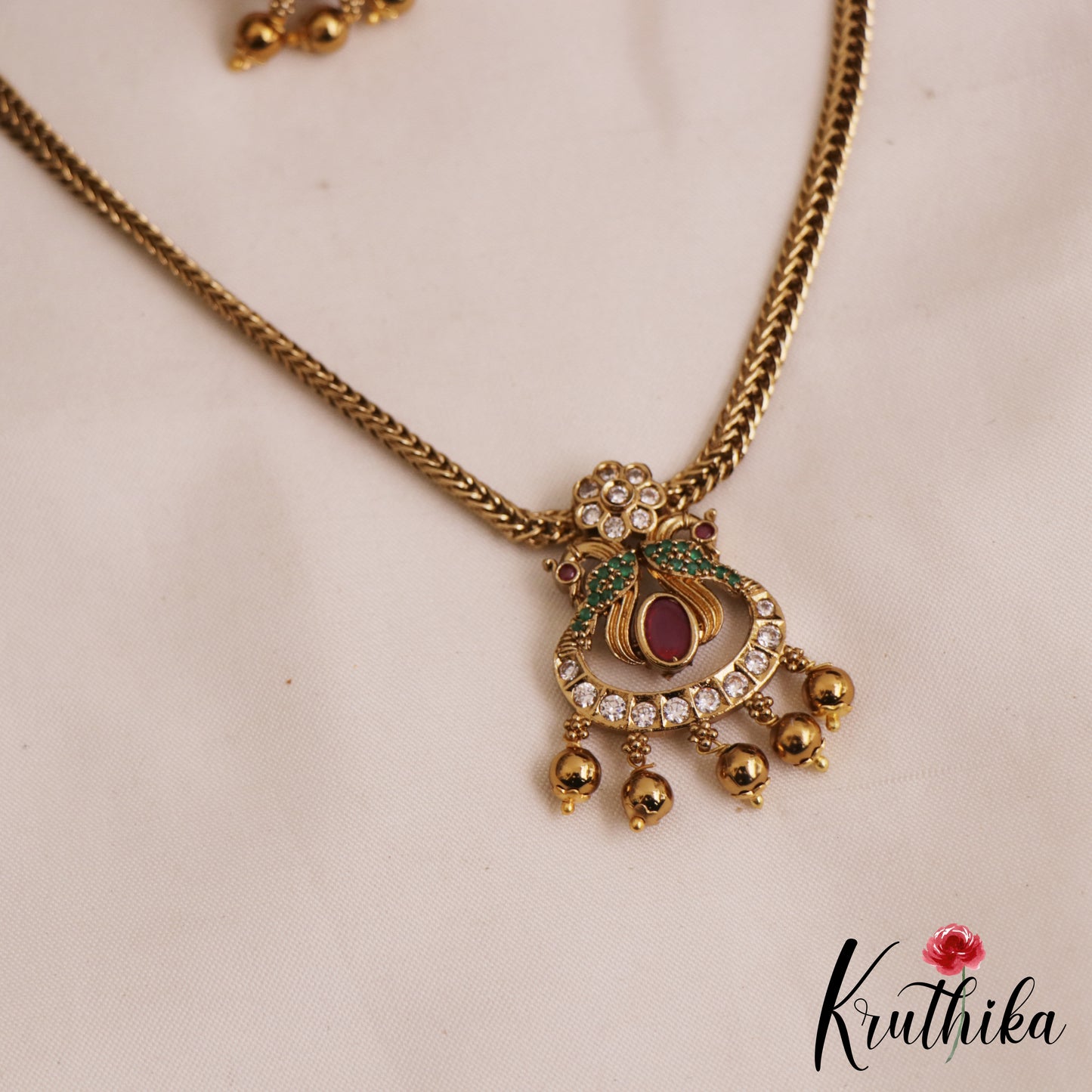 Pretty Peacock Floral Motifs Kemp Pendant Chain Set NC2816