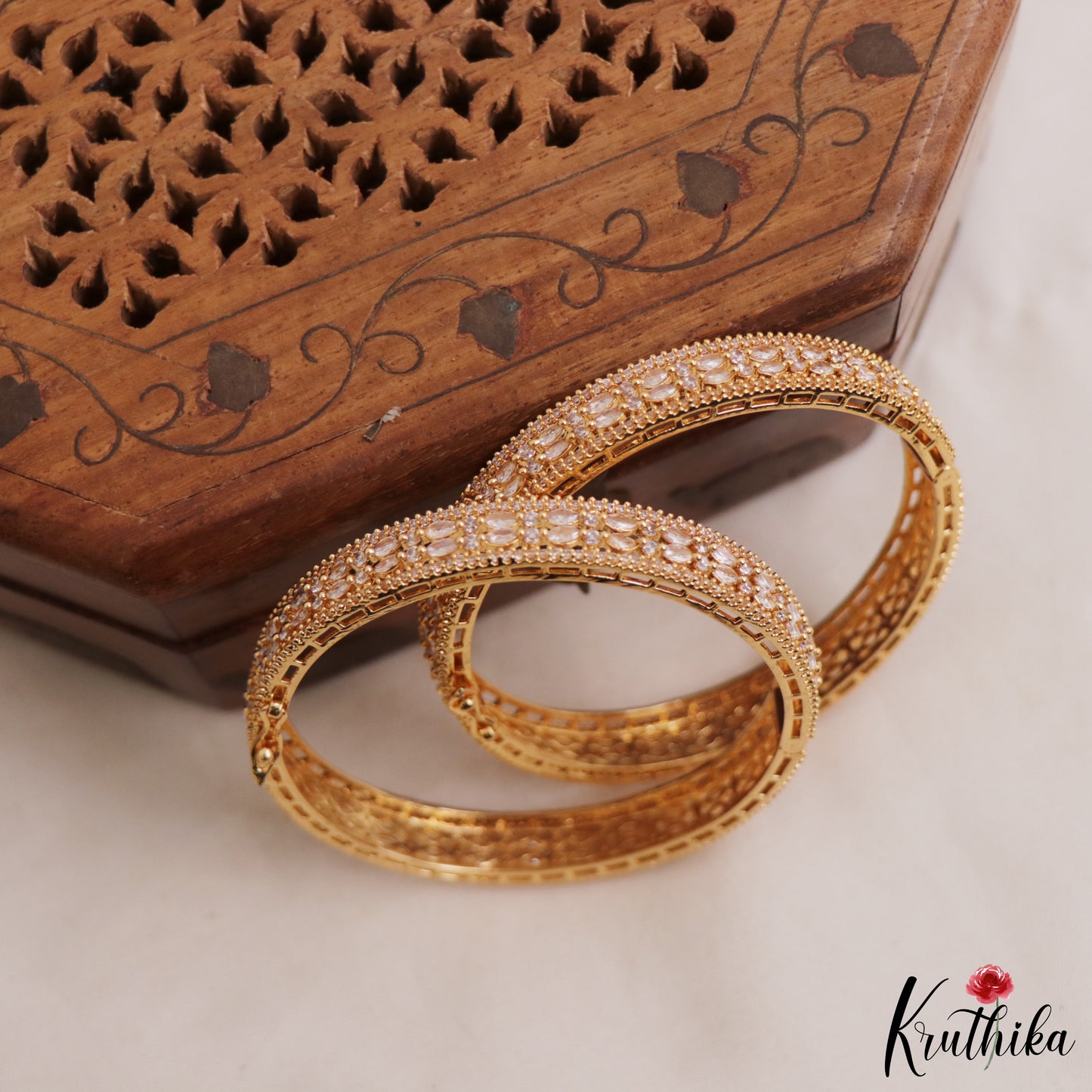 Classic Diamond-Finish Gold-Tone AD Openable Bangles B529 (Set of 2)