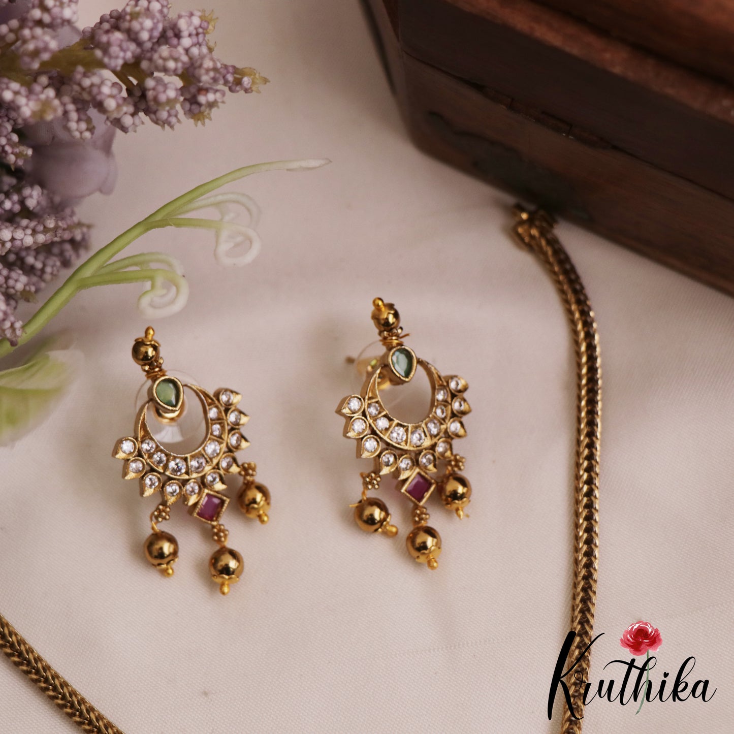 Classic Leaf Floral Motifs Kemp Pendant Chain Set NC2817