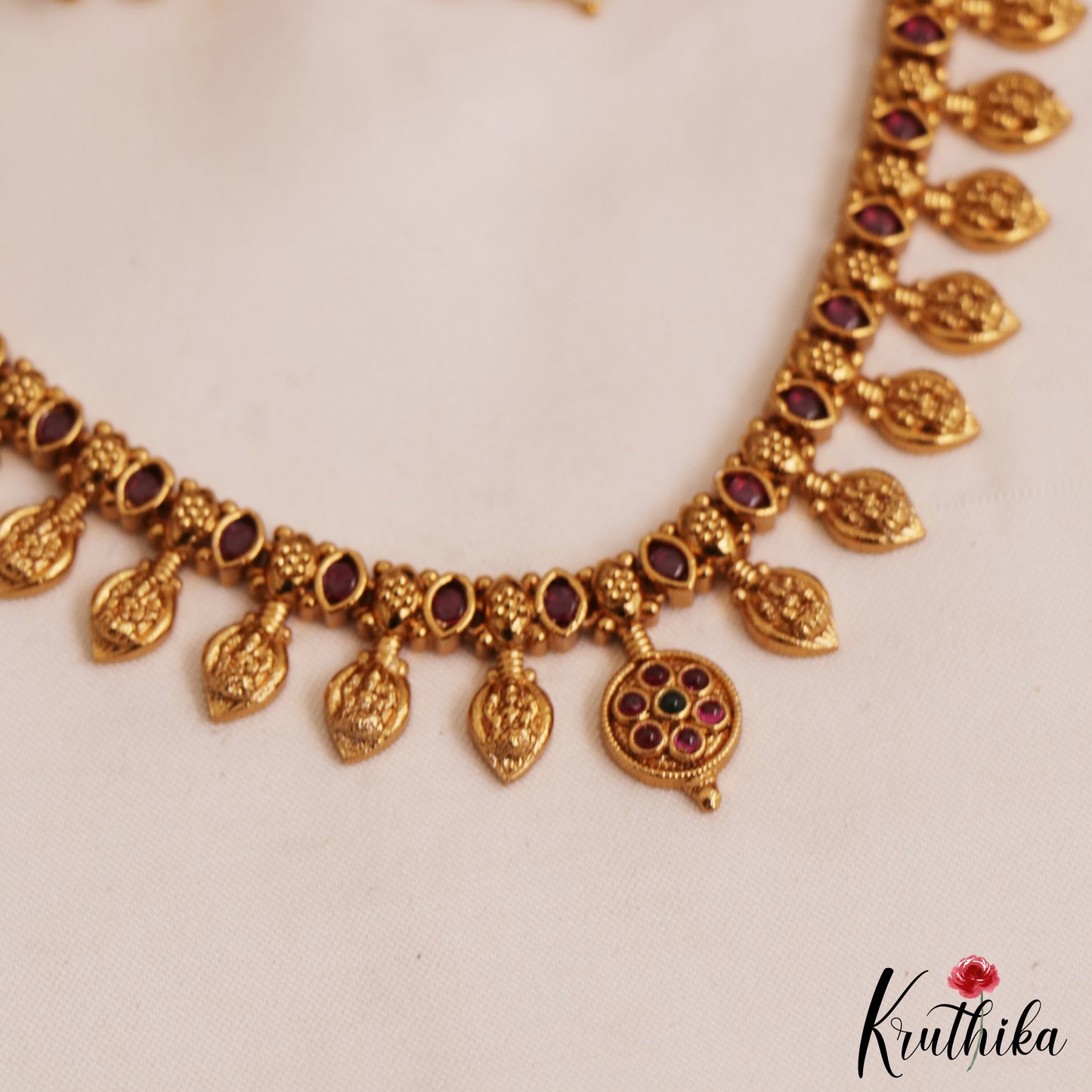 Elegant Antique Lakshmi Leaf Motifs Gold-Tone Choker NC2920