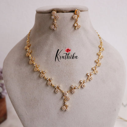 Beautiful CZ Sparking Floral Necklace NC2168 (Available in 2 Colours)