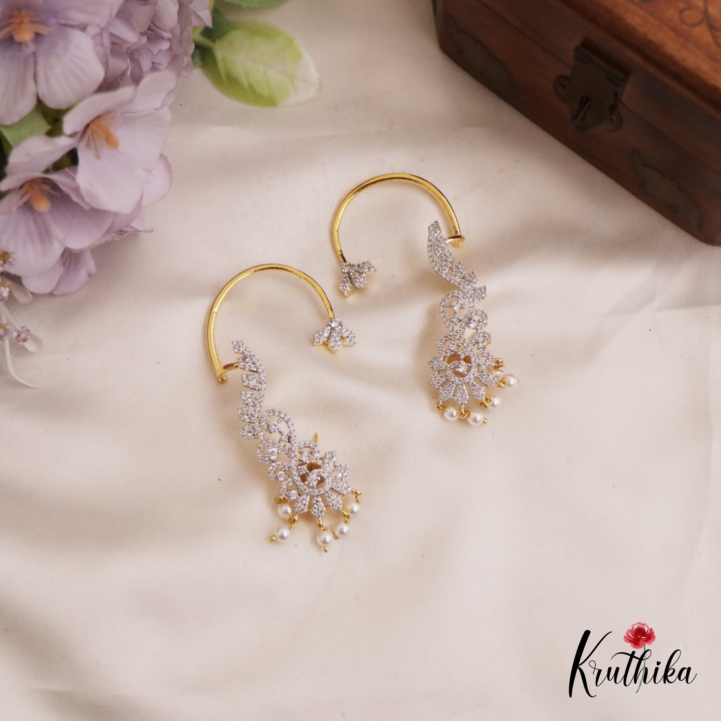 Sparkling AD Leaf Motifs Ear Cuff With Pearl Drops E975