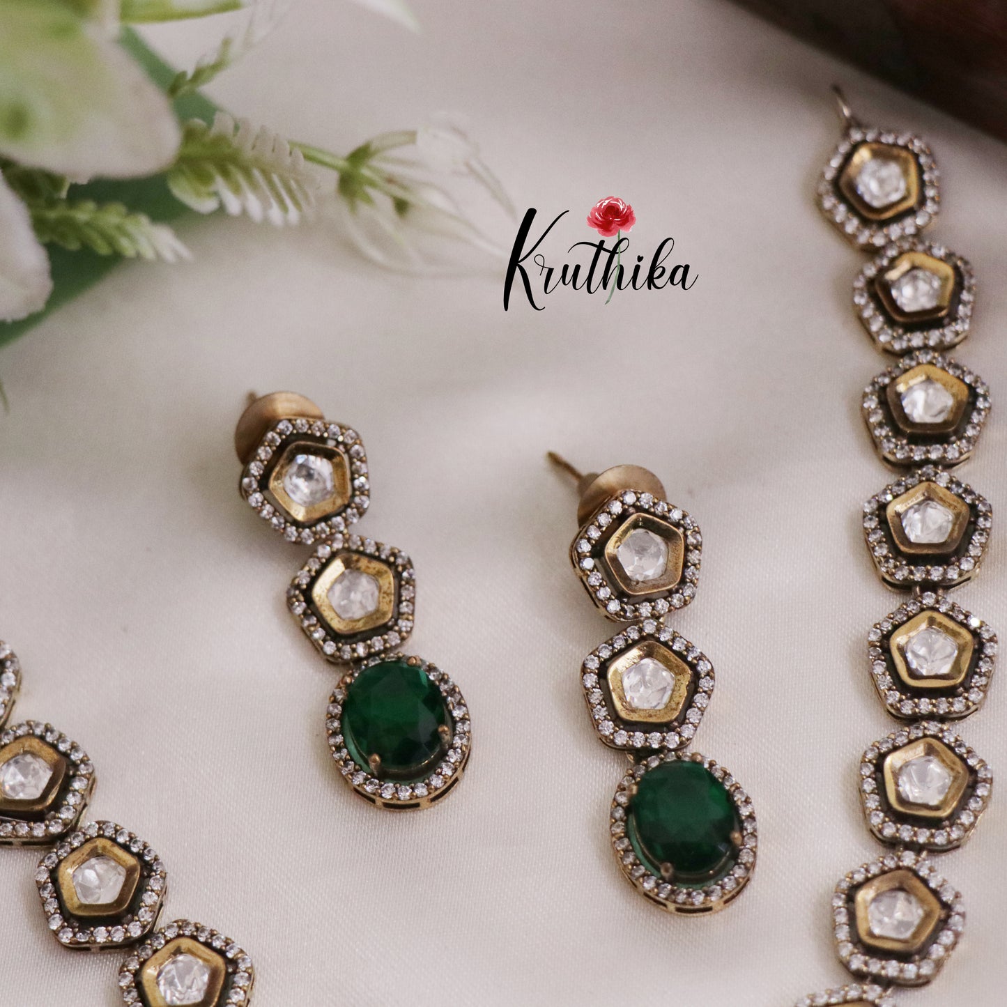 Simple AD Victorian Necklace NC2334 (Available in 3 Colours)