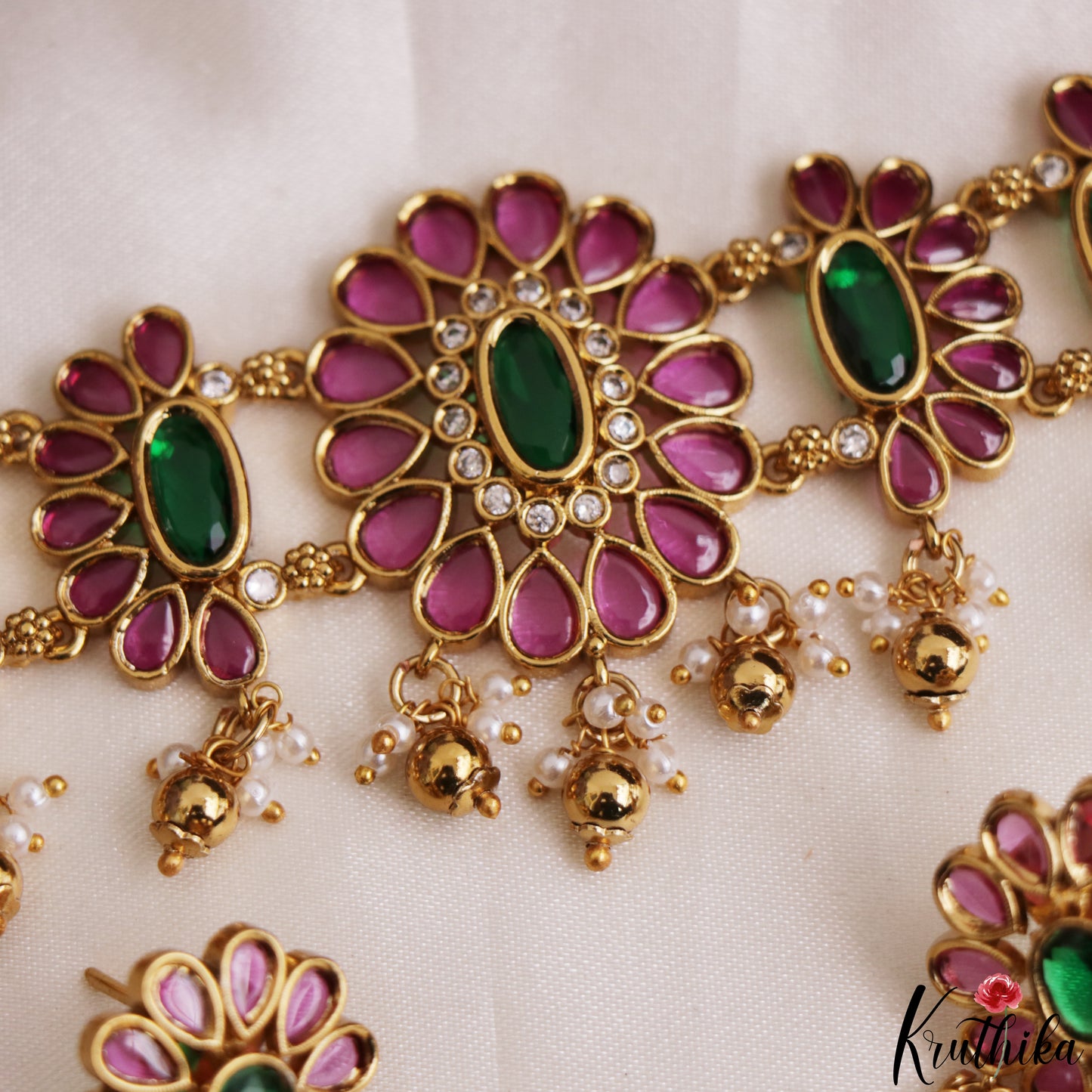 Beautiful Floral Motifs Kemp Choker With Golden Bead Drops NC3222